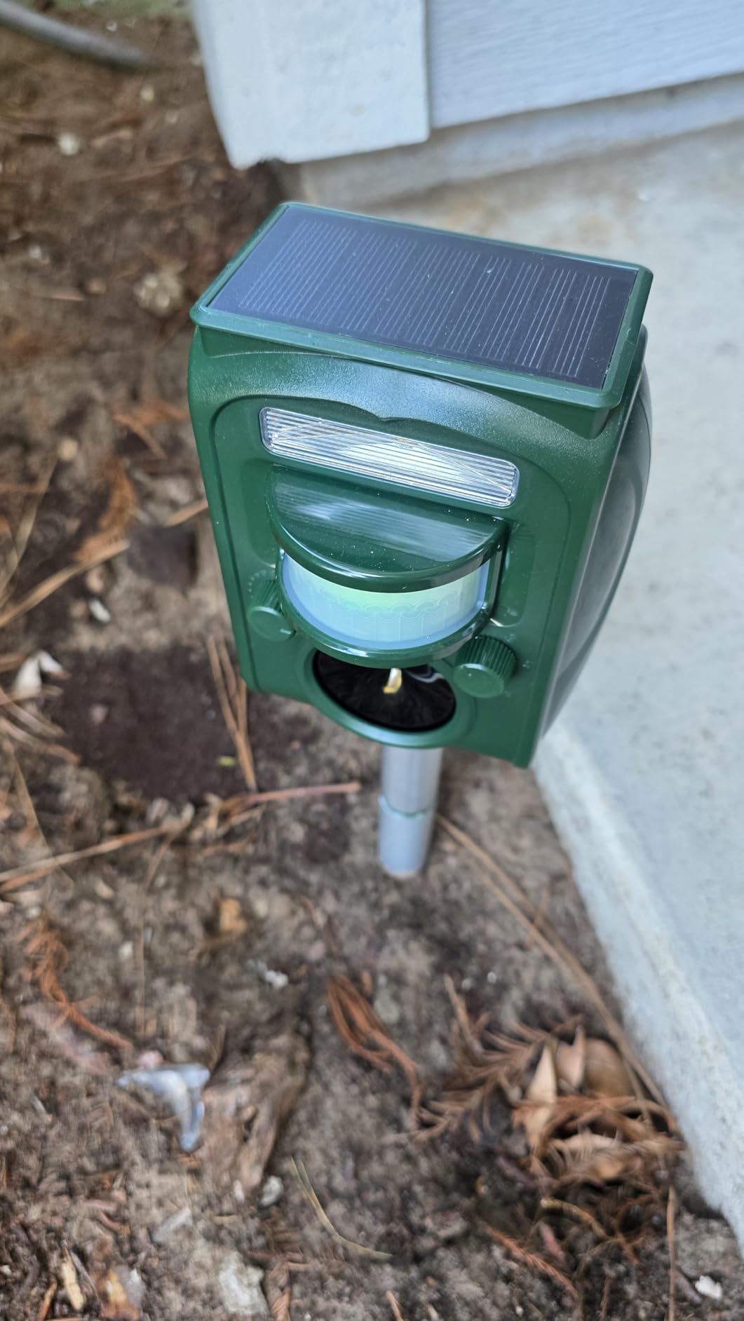 Broox 2026 Upgraded Solar Animal Repellent, Cat Repellent Outdoor, Squirrel Repellent, Deer Repellent, Ultrasonic pest Repeller, Waterproof IP 65, Motion Detection, Dog, Raccoon, Skunk, Rabbit, Rodent customer photo 2