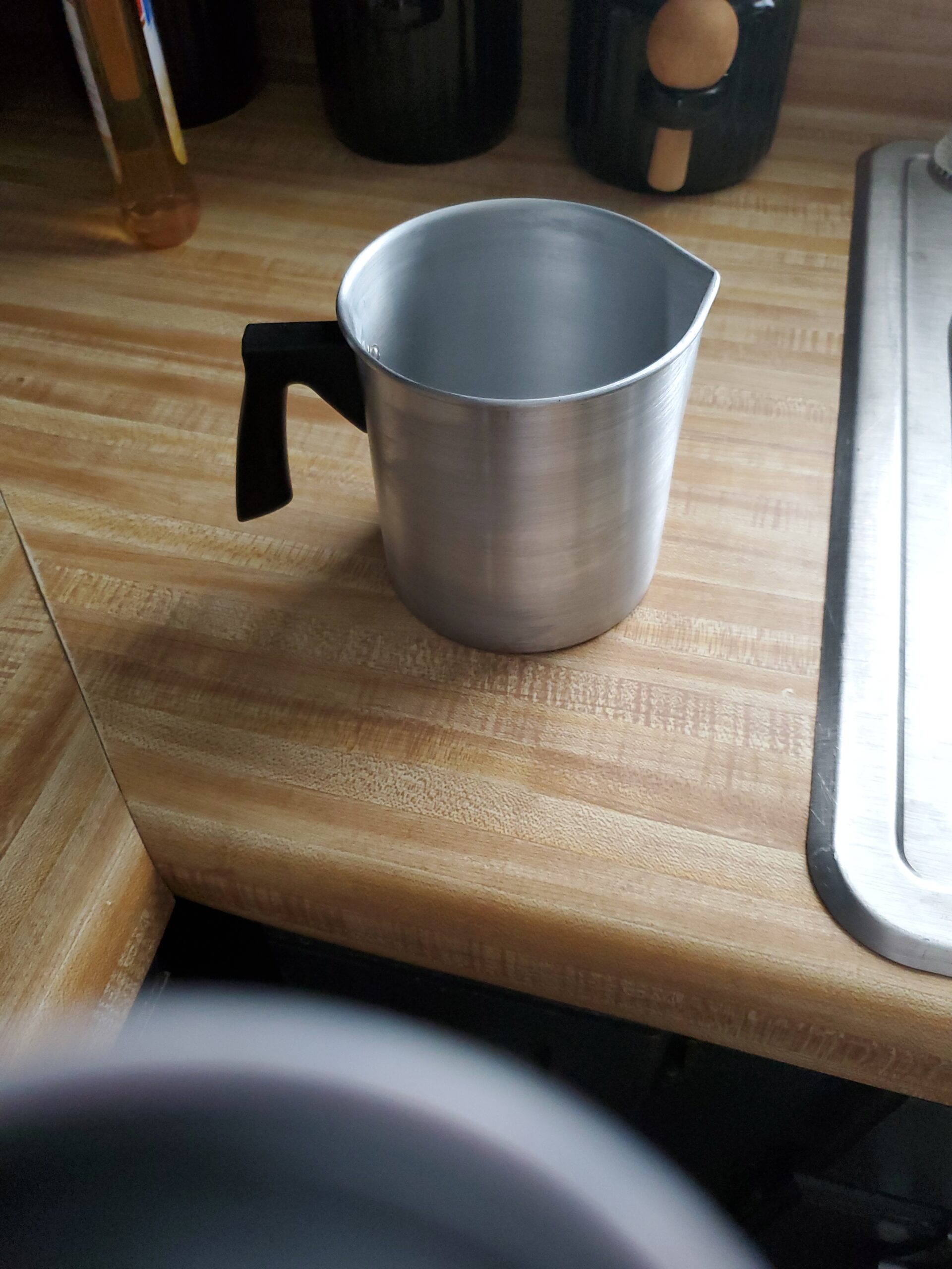 EricX Light Candle Making Pouring Pot, 2 pounds, Double Boiler Wax Melting Pot, Dripless Pouring Spout & Heat-Resisting Handle Designed, Aluminum Construction Candle Making Pitcher customer photo 1