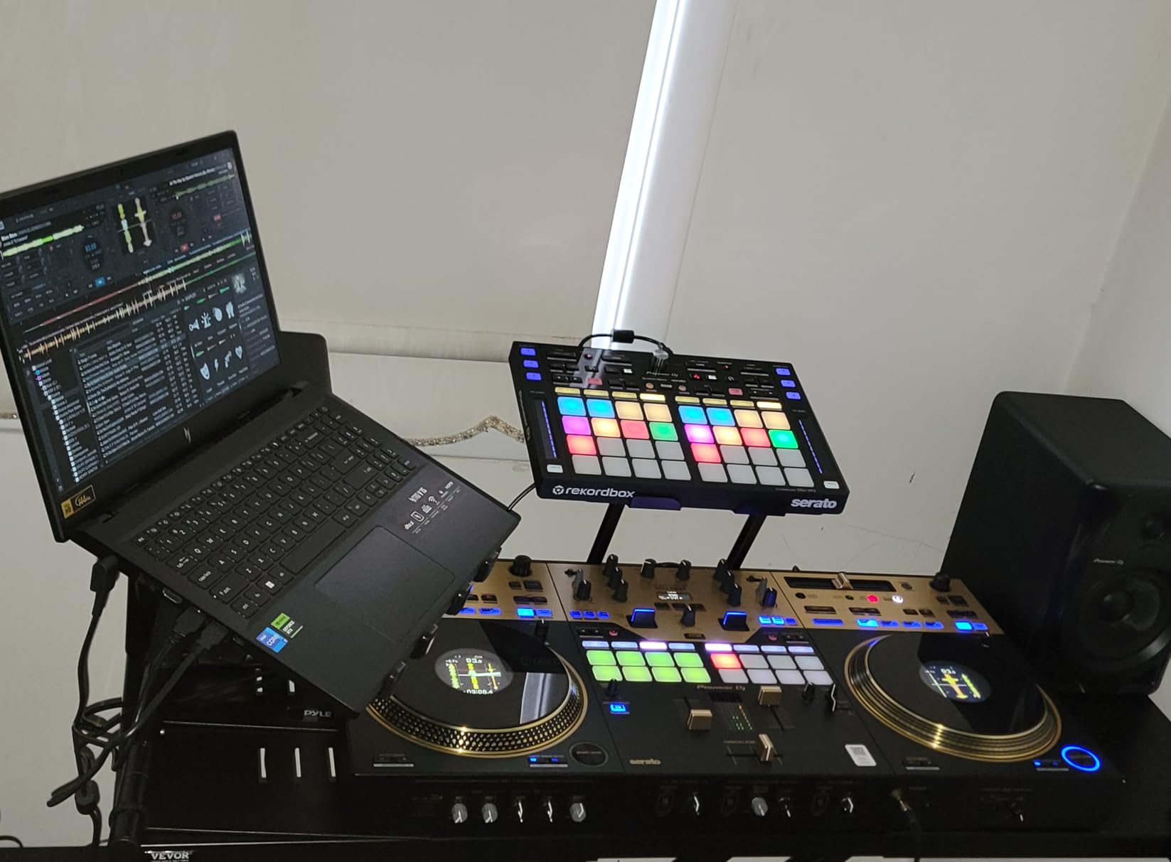 Pioneer DJ DDJ-XP2 Sub-controller for Rekordbox DJ/Serato DJ Pro customer photo 1