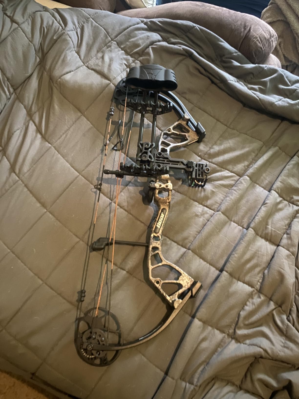 Bear Archery Royale Ready to Hunt Compound Bow Archery Set with Archery Accessories for Adults and Youths, 12