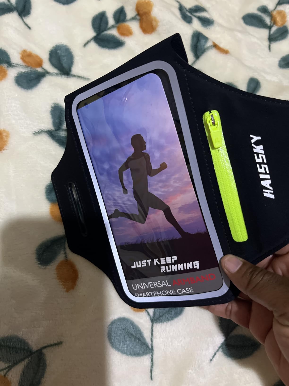 Running Armband with Earphone Bag Cell Phone Armband for iPhone 17 16 15 Pro 14 Plus 13 11 XR, Galaxy S24/S10 Water Resistant Sports Phone Holder Case & Zipper Slot Car Key Holder for 6.7 inch Phone customer photo 1