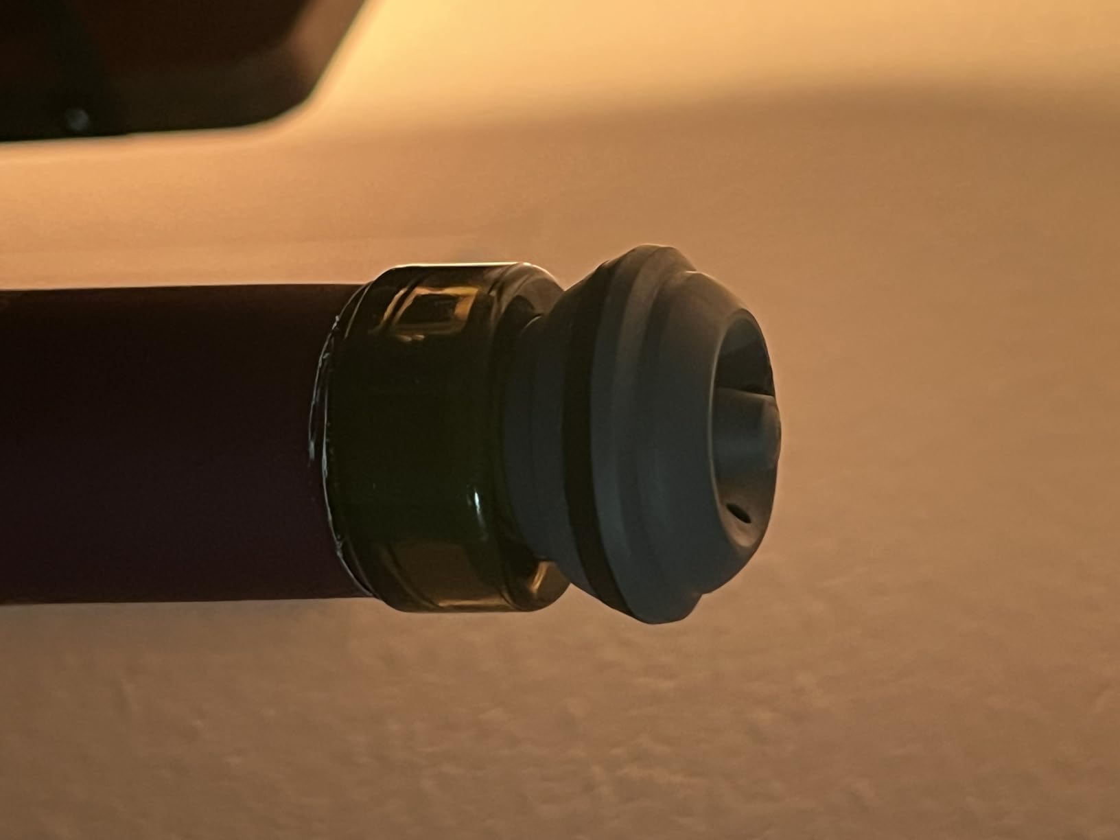 Vacu Vin Original Wine Saver with 4 Vacuum Bottle Stoppers - Black customer photo 2