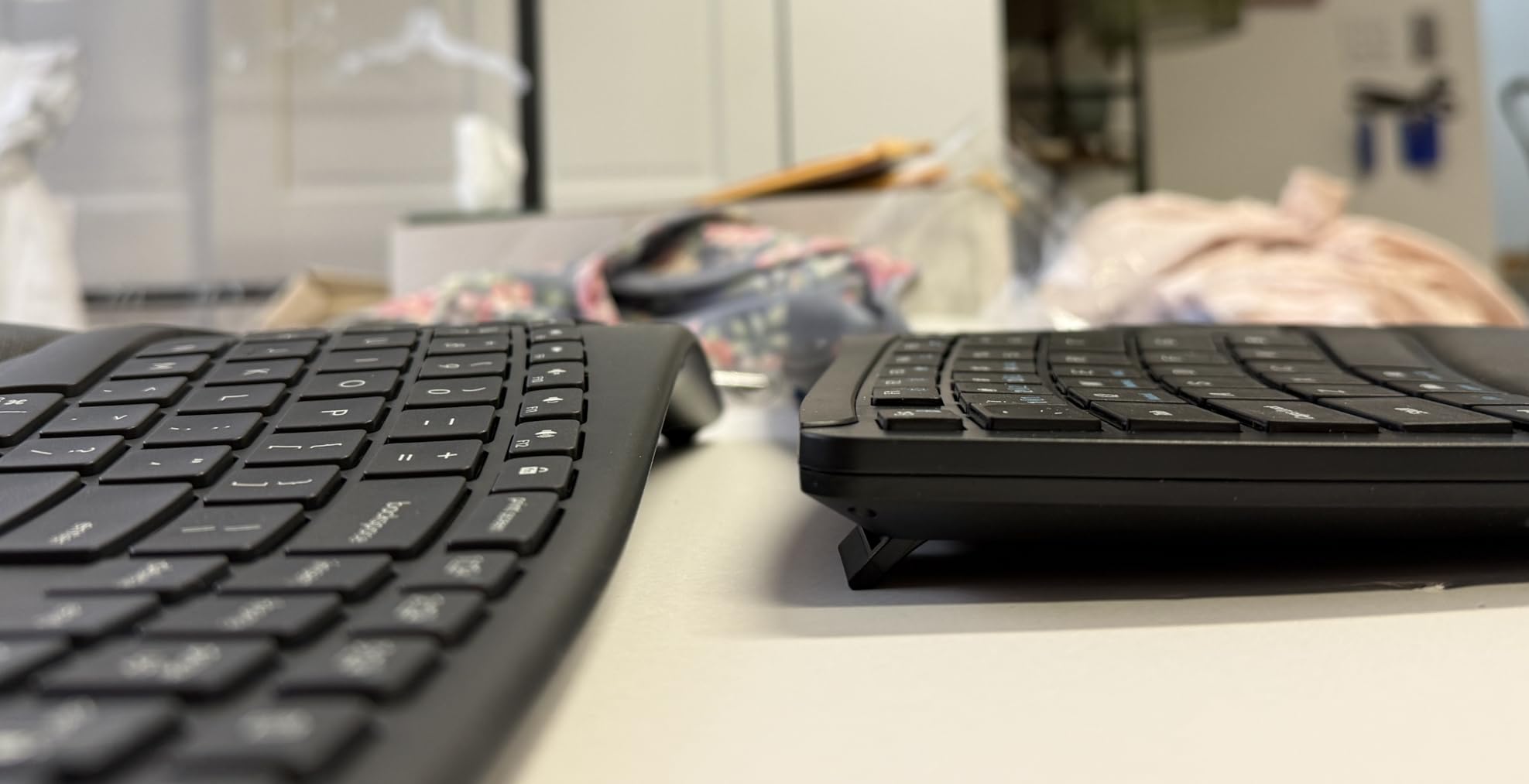 Logitech Ergo K860 Wireless Ergonomic Keyboard - Split Keyboard, Wrist Rest, Natural Typing, Stain-Resistant Fabric, Bluetooth and USB Connectivity, Compatible with Windows/Mac, Black customer photo 1