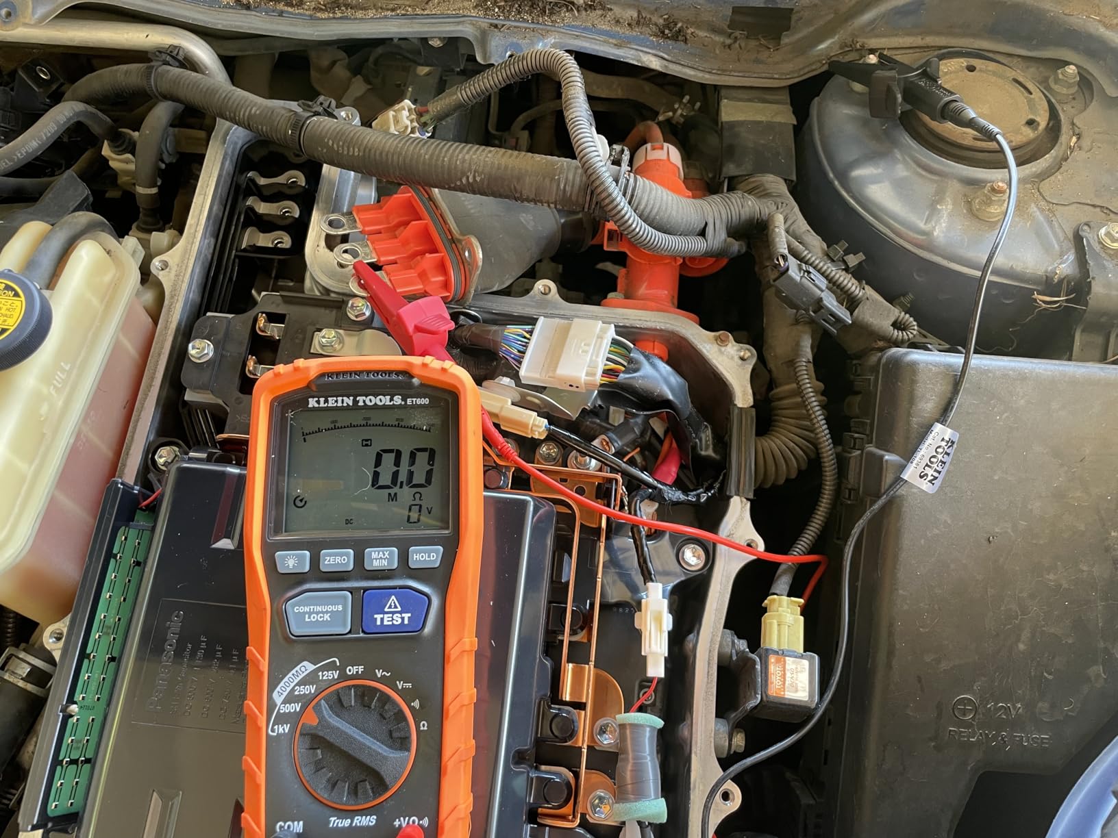 Klein Tools ET600 Multimeter, Megohmmeter Insulation Tester, 4000 Ohms Resistance, 125V/250V/500V/1000V, Auto-Ranging TRMS Multimeter customer photo 2