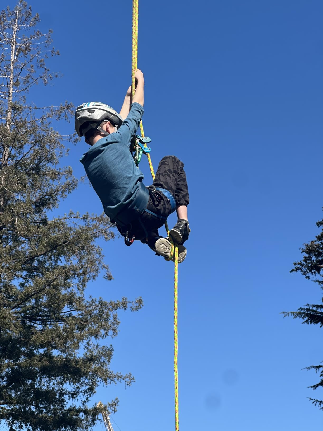 BLACK DIAMOND Kids' Momentum Rock Climbing Harness | Adjustable Waist & Leg Loops | For Indoor & Outdoor Climbing customer photo 1