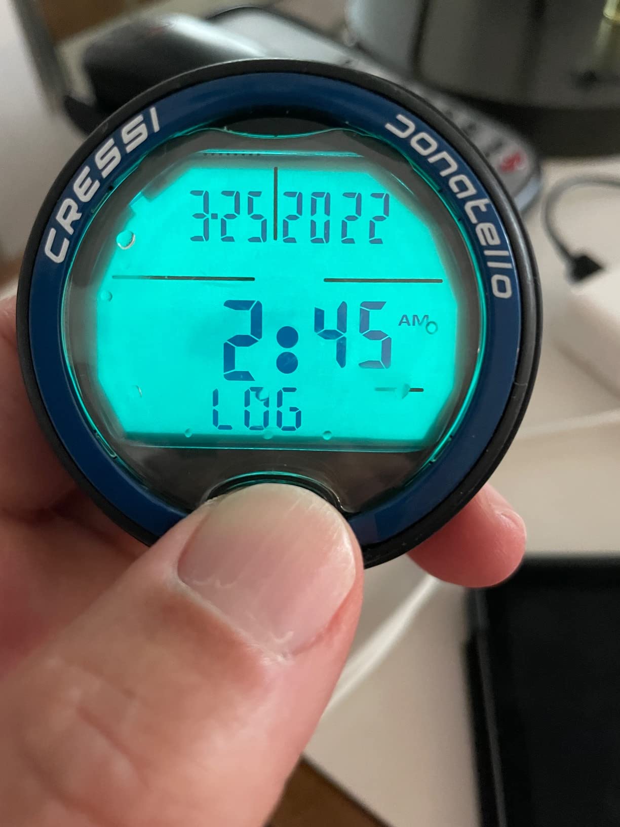 Cressi Scuba Diving Computer for Beginners - 4-Dive Modes: Air • Nitrox • Gauge • Free - Long Battery Life - Strong Backlit Display - Donatello: Made in Italy customer photo 1