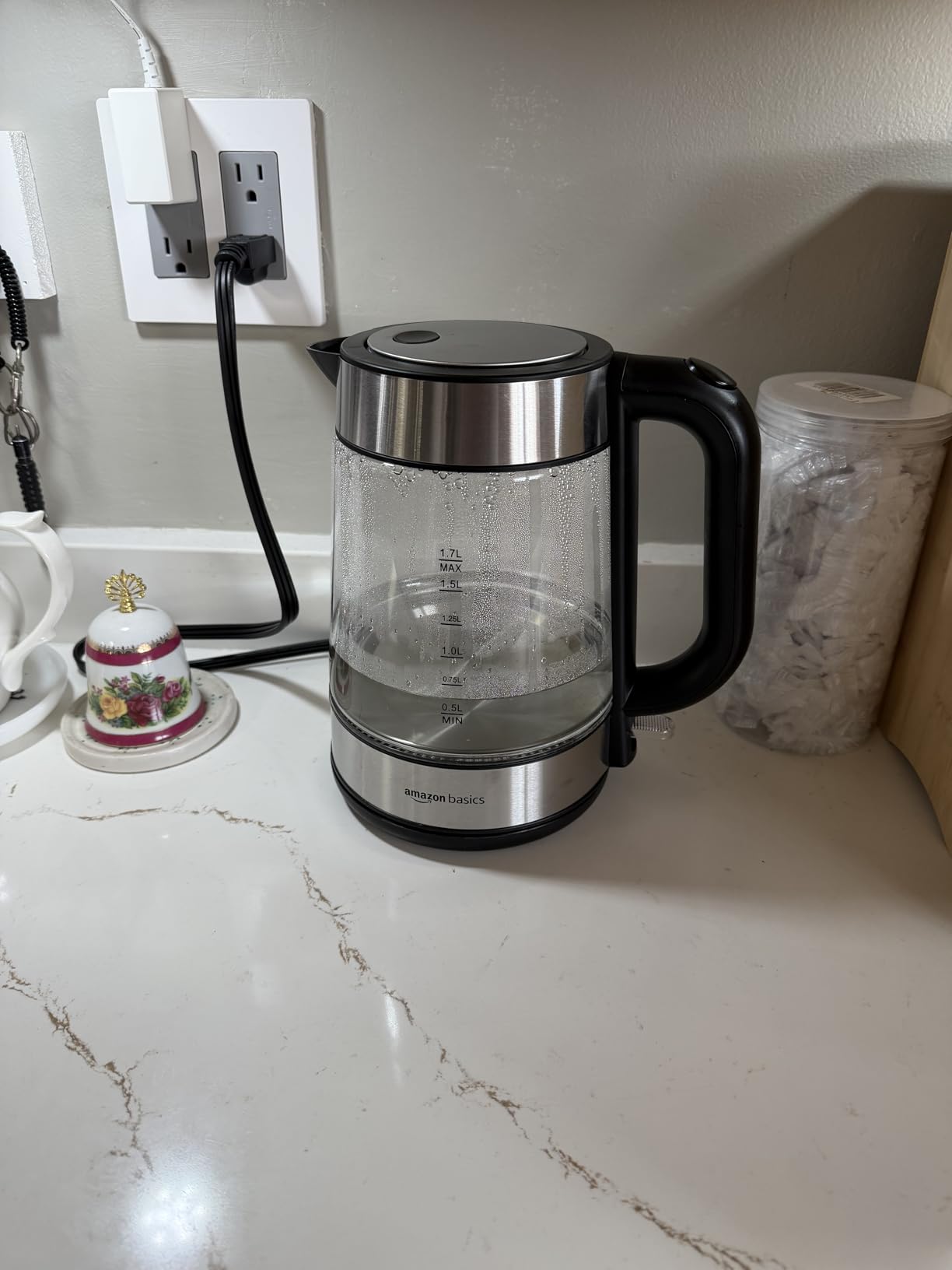 Amazon Basics Electric Kettle with Glass Carafe for Tea and Coffee, Fast Boiling, Auto Shut-Off, Boil-Dry Protection, Temperature Control, Removable Filter, 1 Liter, 1500W, BPA-Free customer photo 1