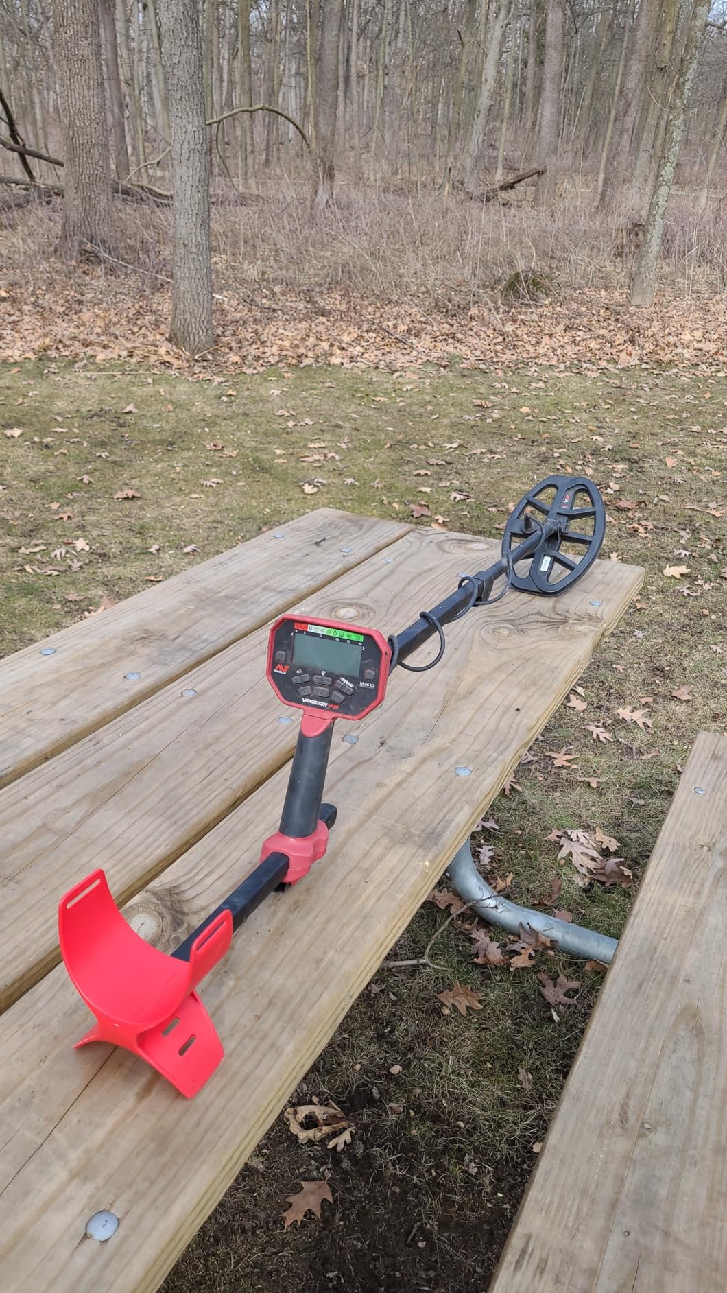 Minelab Vanquish 440 Multi-Frequency Pinpointing Metal Detector for Adults with V10 10