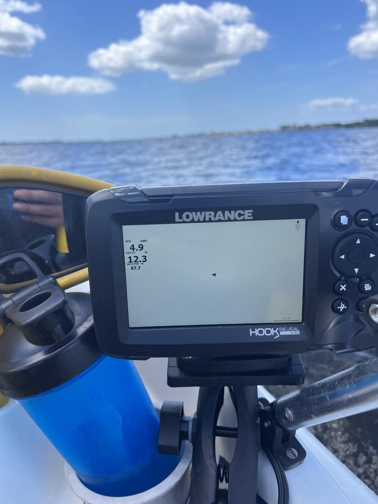Lowrance HOOK Reveal 5 SplitShot - 5-inch Fish Finder with SplitShot Transducer, Preloaded C-MAP US Inland Mapping customer photo 2