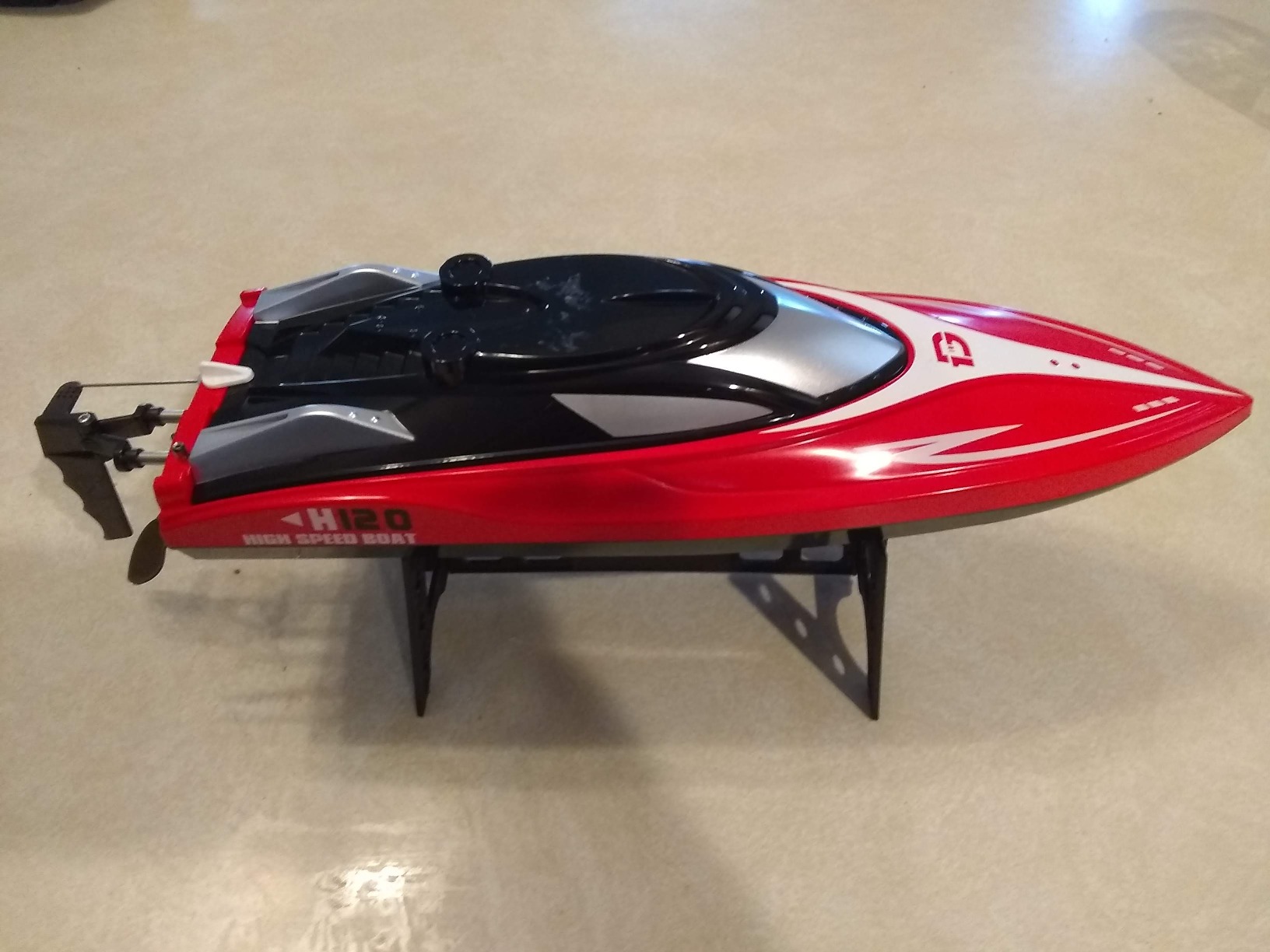 DEERC H120 Fast RC Boat for Pools and Lakes, 2.4 GHz 20+ MPH Racing Boats for Kids & Adults with Rechargeable Battery, Low Battery Alarm, Capsize Recovery, Gifts for Boys Girls customer photo 1