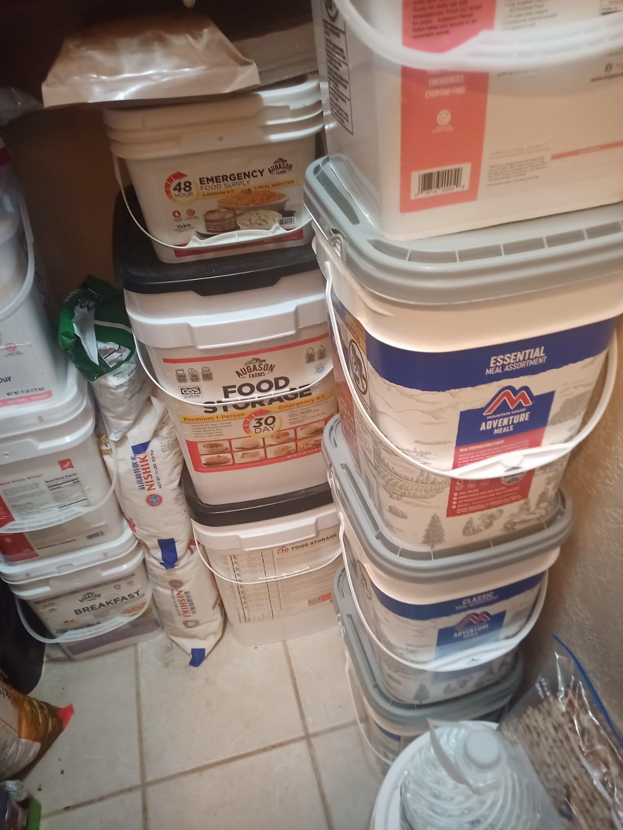 Mountain House Emergency Meal Assortment Kits, Freeze-Dried Survival Food Kit for Disaster Preparedness & Long-Term Storage, 30-Year Shelf Life customer photo 1