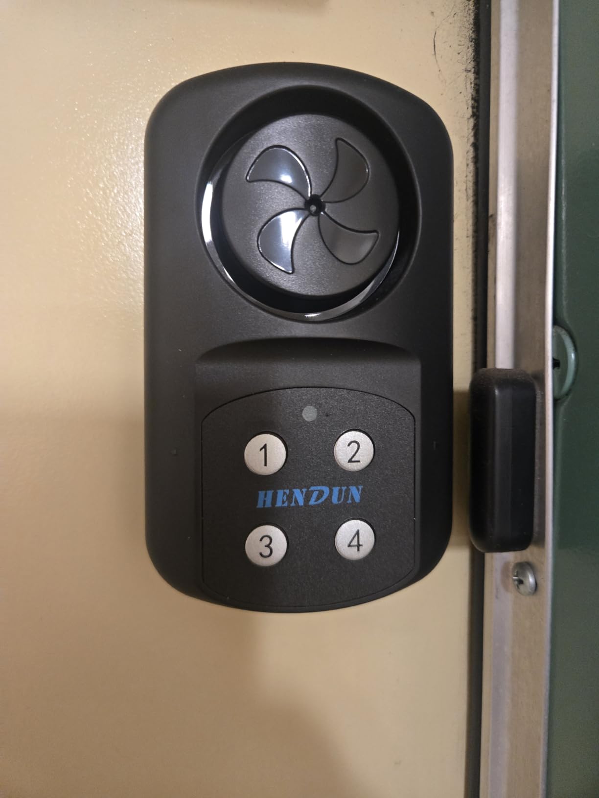 HENDUN Pool Gate Alarm Outdoor Wireless with Remote, 140db Loud, Waterproof Door Alarm Sensor, Kids Safety, Weatherproof Garage Fence Entry Chime (2 Pack) customer photo 1