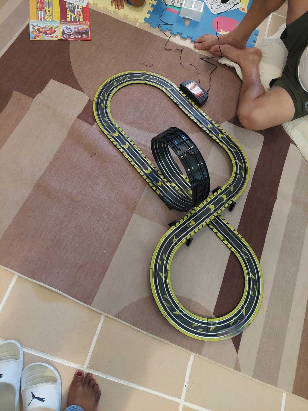 Micro Scalextric Justice League Batman vs Joker Battery Powered 1:64 Slot Car Race Track Set G1155T customer photo 1