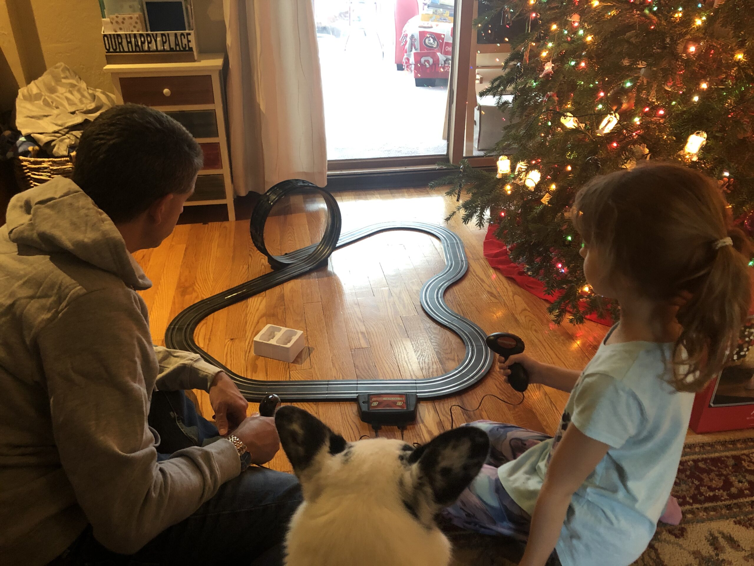 Scalextric Micro James Bond No Time to Die 1:64 Battery Powered Slot Car Race Track Set G1161T, Black customer photo 1