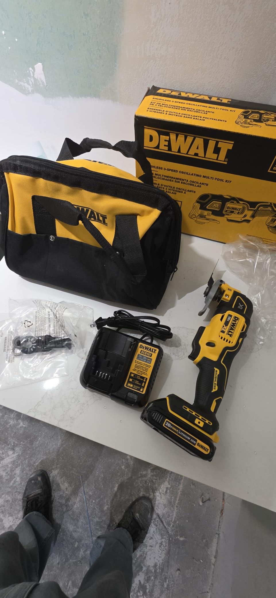 DEWALT 20V MAX XR Oscillating Tool Kit with Blades, 3 Speed Cordless Brushless Multitool, Up to 20,000 OPM, LED Light, Battery and Charger Included (DCS356C1) customer photo 2