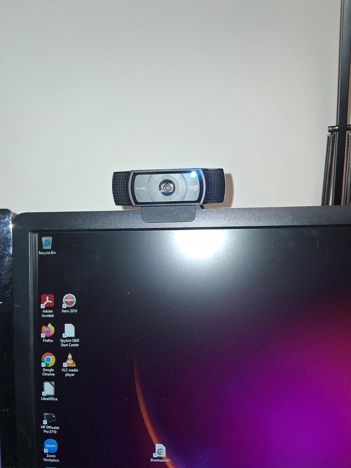 Logitech C920x HD Pro PC Webcam, Full HD 1080p/30fps Video, Clear Audio, HD Light Correction, Works with Microsoft Teams, Google Meet, Zoom, Nintendo Switch 2's New GameChat Mode, Mac/Tablet- Black customer photo 1