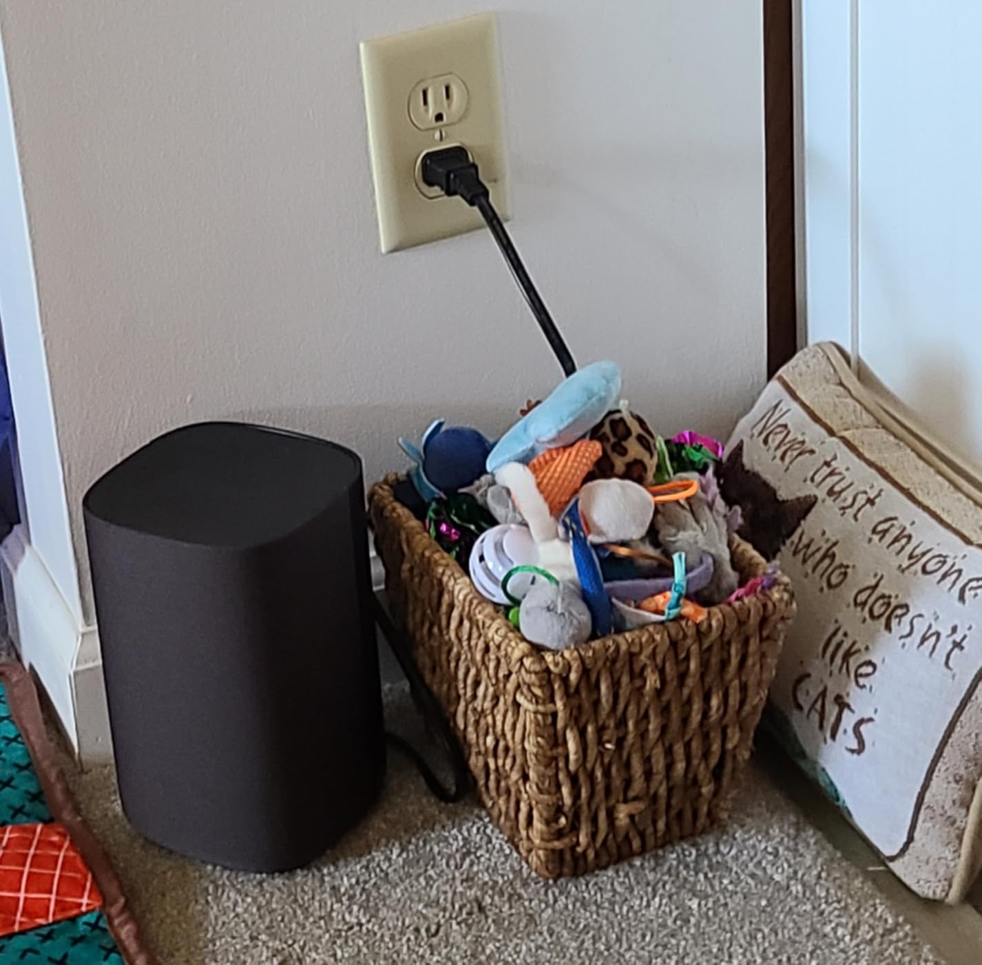 Roku Wireless Speakers - Set of 2 (Pack of 1) - Compatible with Roku TV, Streambar, and Streambar Pro (SE is not compatible) customer photo 1