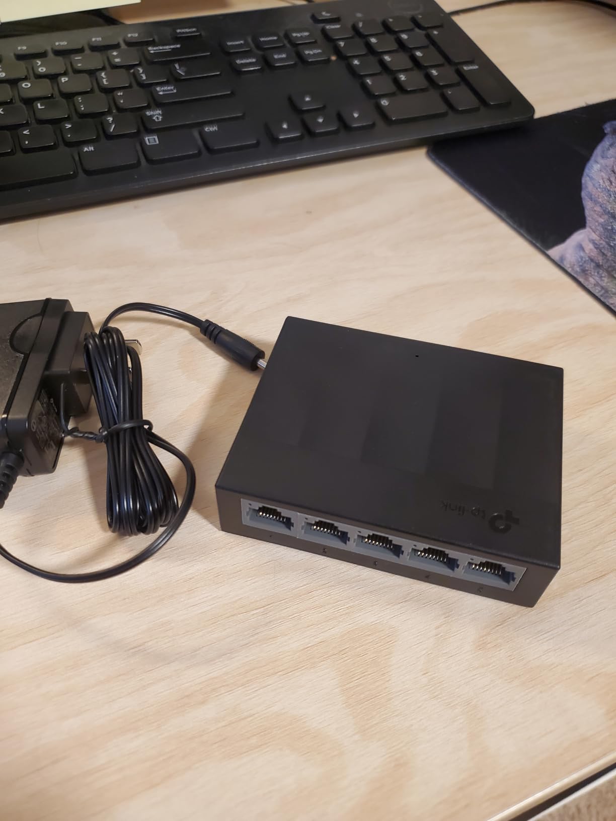 TP-Link Litewave 5 Port Gigabit Ethernet Switch, Desktop Ethernet Splitter, Unshielded Network Switch, Plug & Play, Fanless Quiet, Unmanaged (LS1005G) customer photo 1