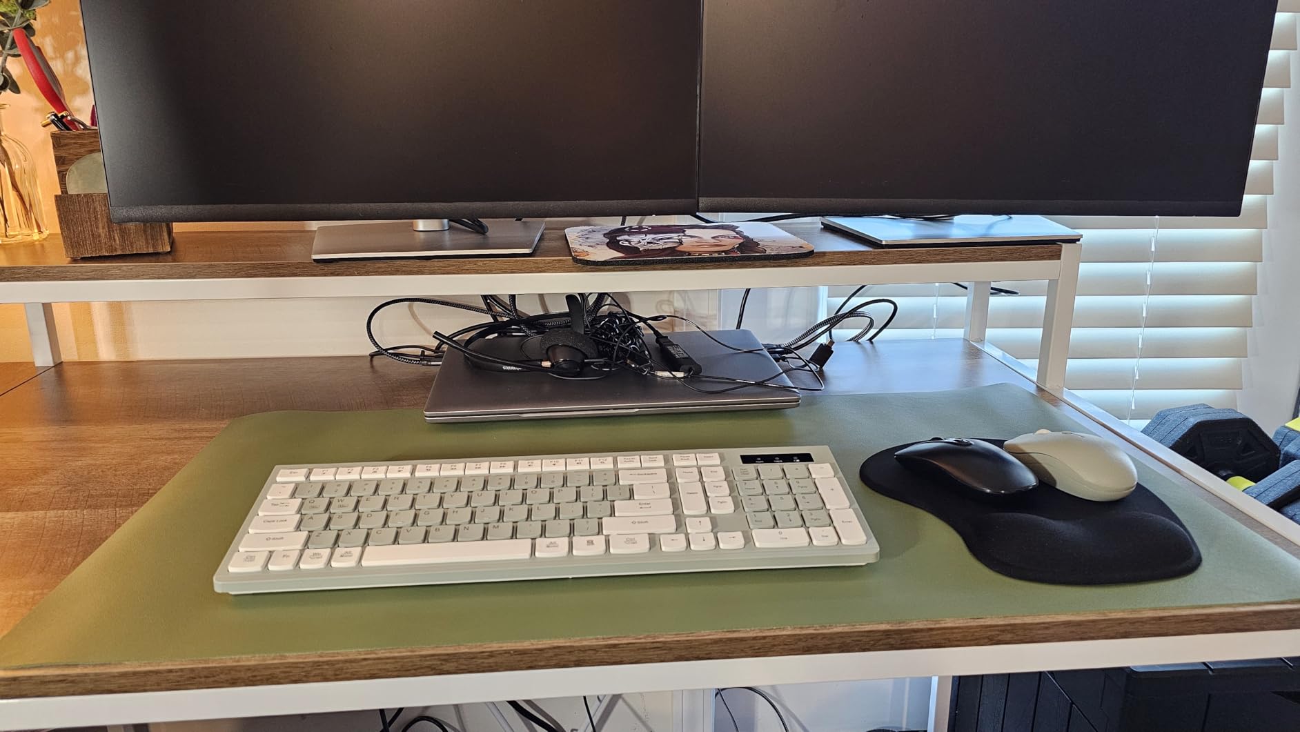 Aothia Leather Desk Pad Protector, Mouse Pad, Office Desk Mat, Non-Slip PU Leather Desk Blotter, Laptop Desk Pad, Waterproof Desk Writing Pad for Office and Home customer photo 1