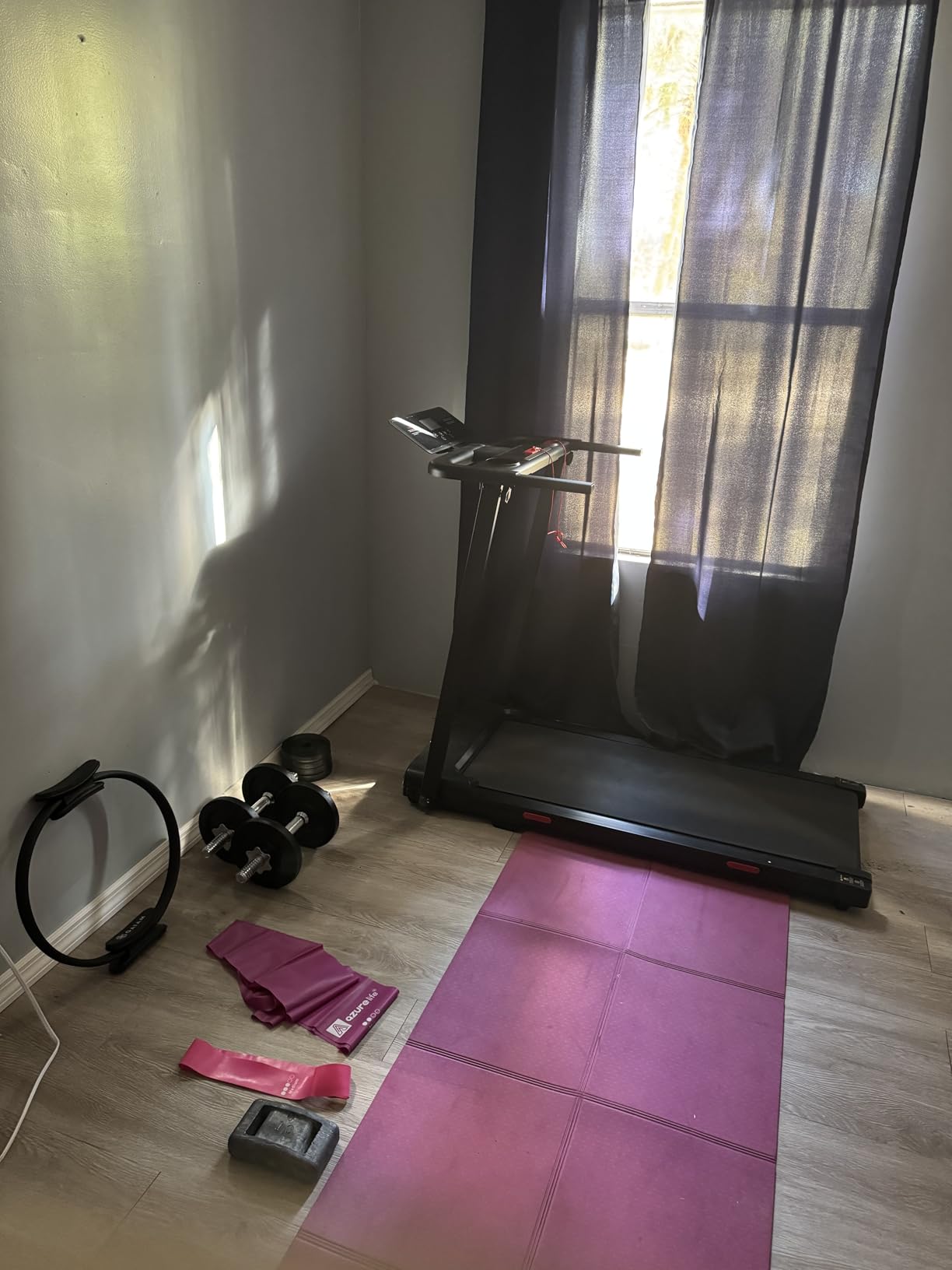 Gaiam Pilates Ring Fitness Circle - Lightweight & Durable Foam Padded Handles, Flexible Resistance Exercise Equipment for Toning Arms, Thighs/Legs & Core customer photo 2