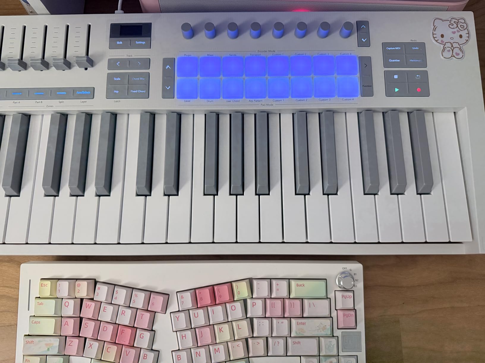 Launchkey 25 [MK3] MIDI Keyboard Controller - Seamless Ableton Live Integration. Chord Mode, Scale Mode, and Arpeggiator - All the software you need for Music Production customer photo 1