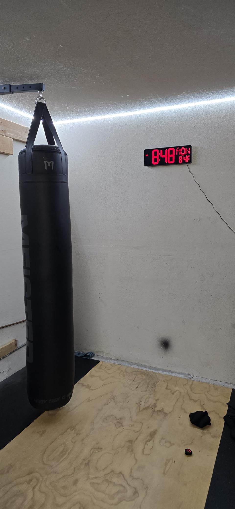 Meister 110lb Filled Muay Thai Heavy Bag - 6ft Professional Kicking & Punching Bag customer photo 1