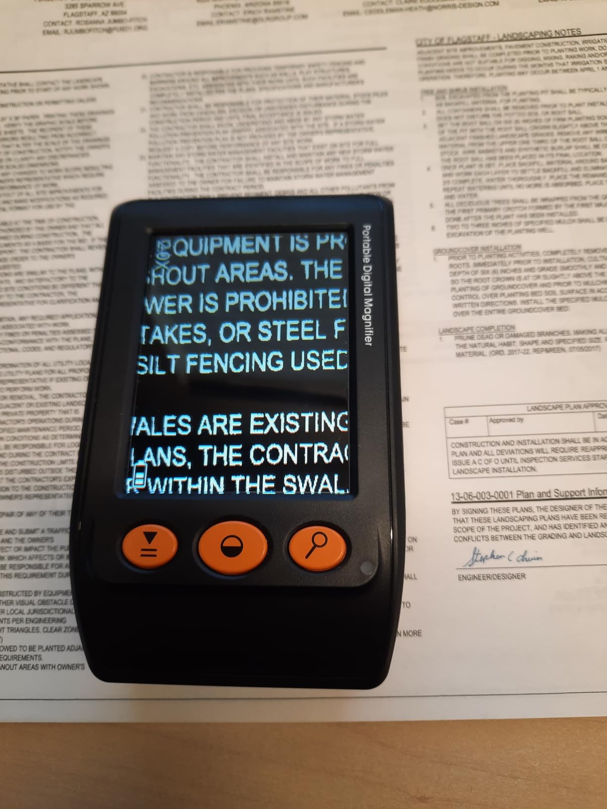 Eyoyo Portable Digital Video Magnifier Electronic Reading Aid 3.5 Inch LCD Screen for Low Vision 2x-25x Zoom Foldable Handle customer photo 1