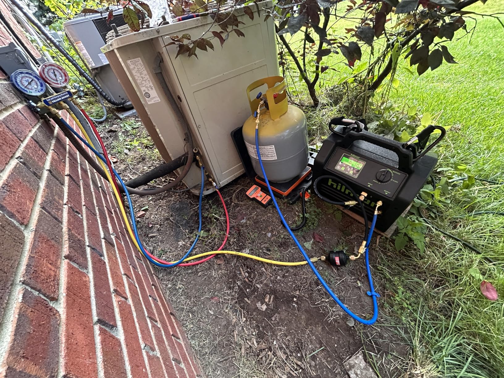 Hilmor 1950536 Brushless DC Refrigerant Recovery Machine, HVAC Tools and Equipment, Professional Use, 9.6