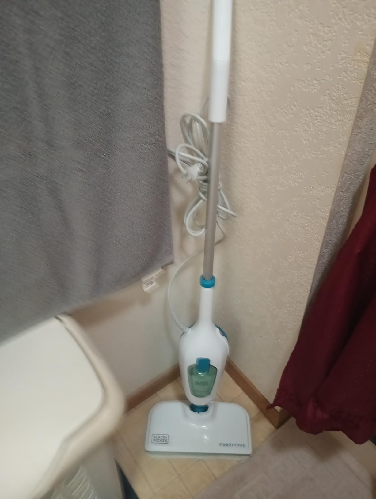 BLACK+DECKER Steam Mop, White (HSM13E1) customer photo 1