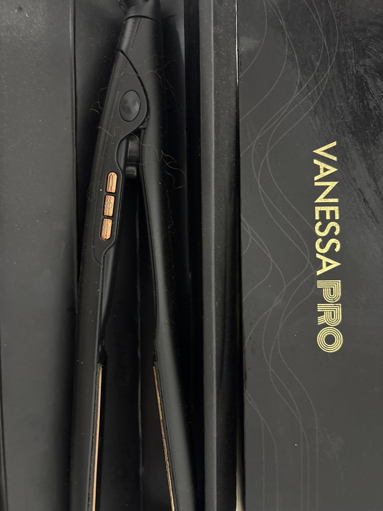 VANESSA PRO Flat Iron Hair Straightener, 100% Pure Titanium Flat Iron for One Pass to Achieve a Sleek Look, Curls Beautifully & Straightens Well - 1 inch customer photo 1