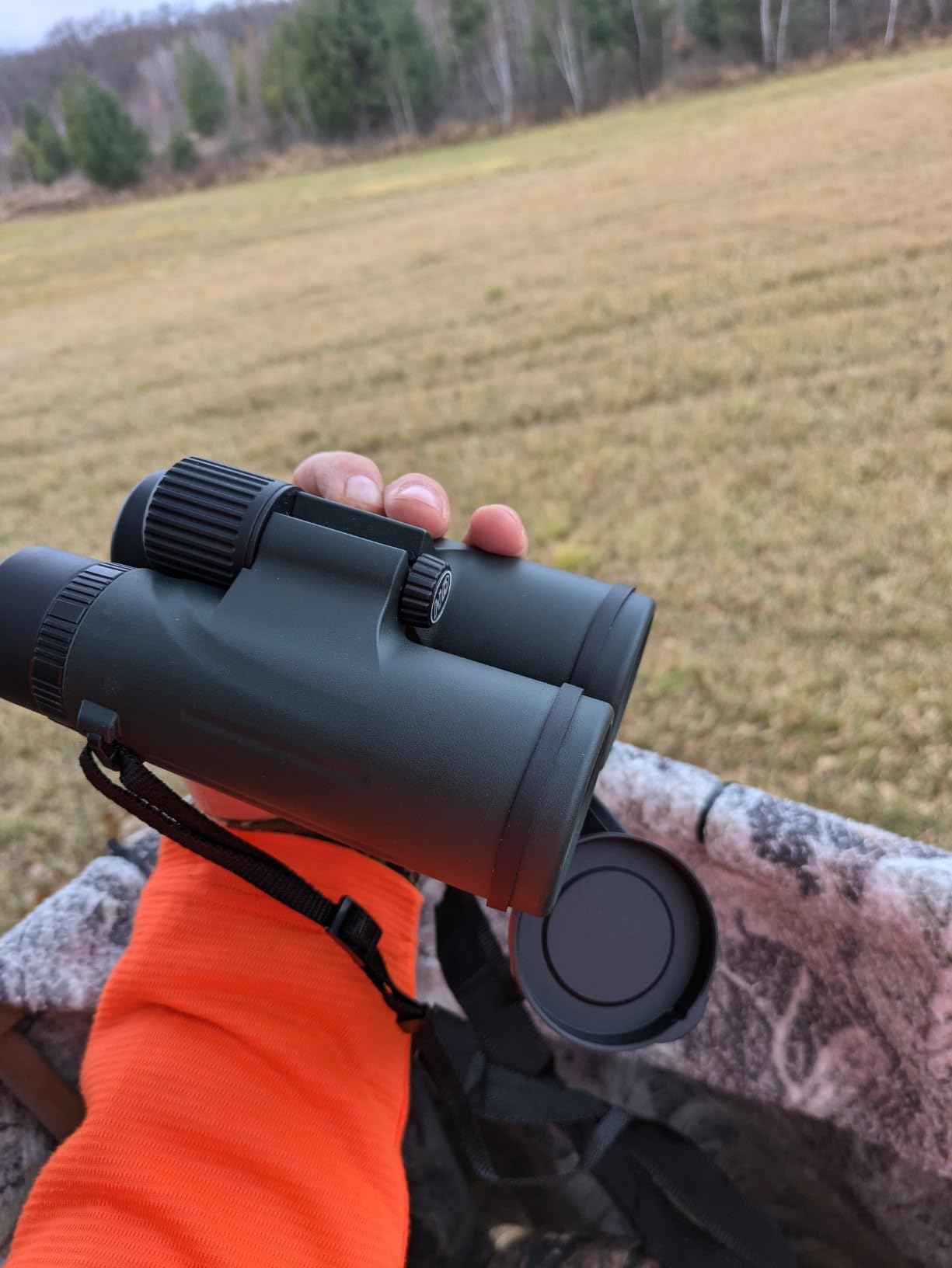 Hontry 8x42 Binoculars with IPX6 Waterproof Protection for Bird Watching, Hunting, Cruise Ship, Travel and Safari customer photo 1