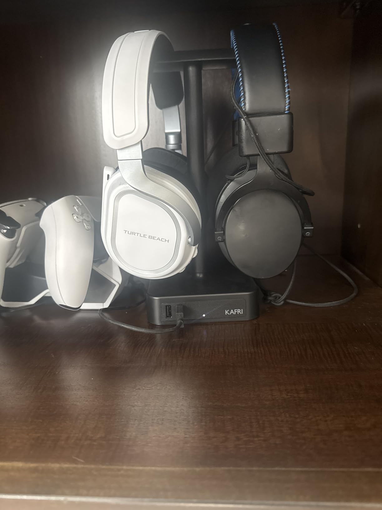 KAFRI Dual Headphone Stand with USB Charger Desk Gaming Double Headset Holder Hanger Rack with 2 USB Charging Port and 2 Outlet customer photo 1