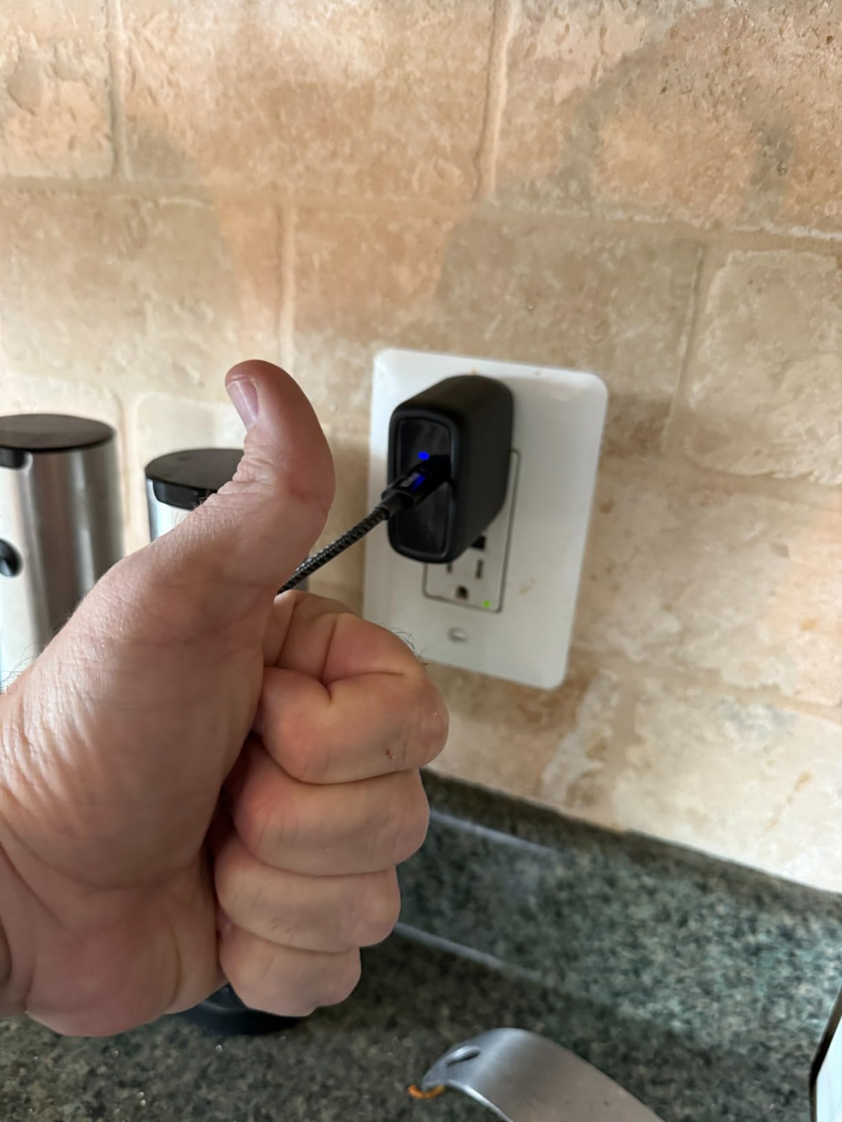 Amazon Basics 65W One-Port GaN USB-C Wall Charger with Power Delivery PD 3.0, Foldable Plug, Portable, Fast Charging for Laptops, Tablets & Phones, Black customer photo 2