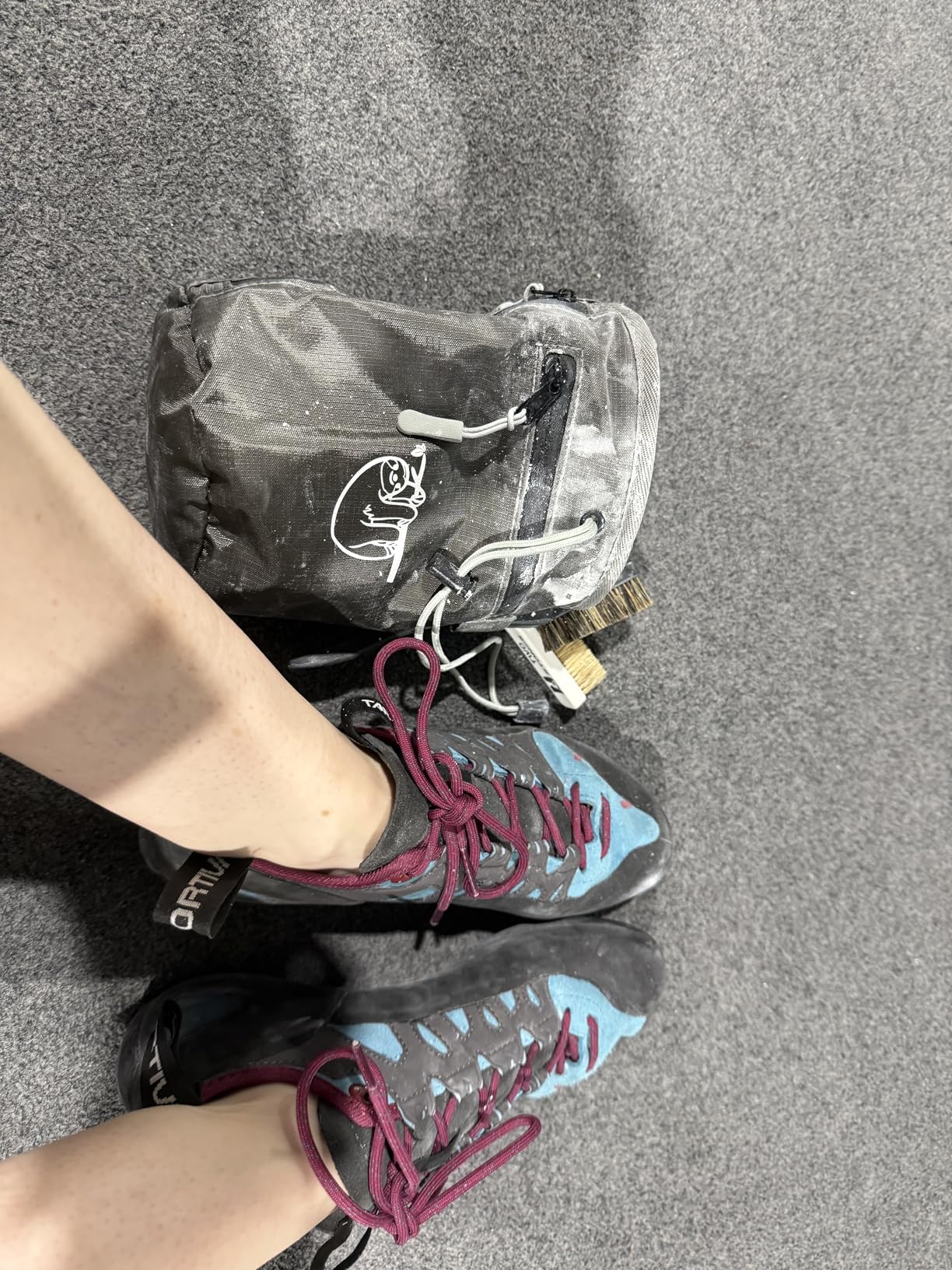 Chalk Bag for Rock Climbing, Climbing Chalk Bag for Bouldering with 2 Large Zipper Storage Pockets, Premium Gym Chalk Bag for Weightlifting, Great Gift and Rock Climbing Gear customer photo 2