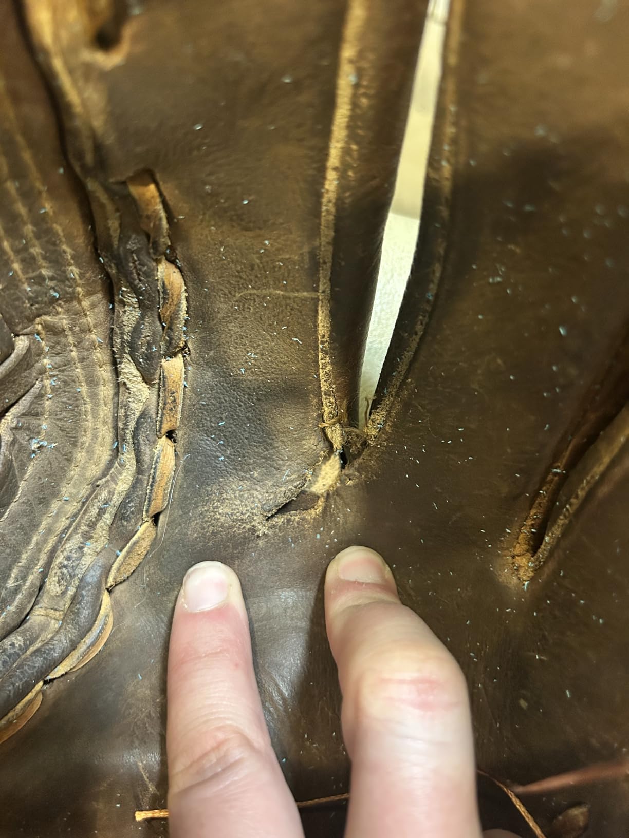 MORFEN Leather Sewing Kit, Leather Stitching Kit with Sewing Awl, Needles, Waxed Thread, Upholstery Repair Kit, Heavy Duty Sewing Tools for Hand Stitching Car Seats, Sofa, Carpets, Shoes, DIY Craft customer photo 2