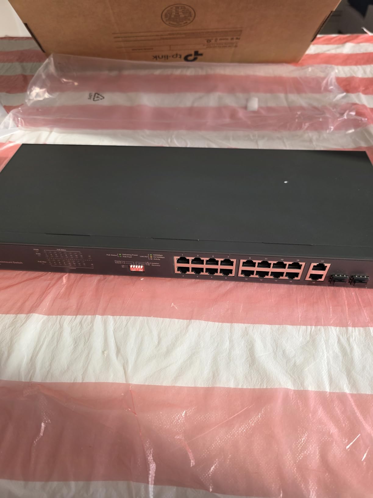 TP-Link TL-SG1218MP 16 Port Gigabit PoE Switch 16 PoE+ Ports @250W, w/ 2 Uplink Gigabit Ports + 2 Combo SFP Slots Plug & Play Sturdy Metal Rack-mountable customer photo 1