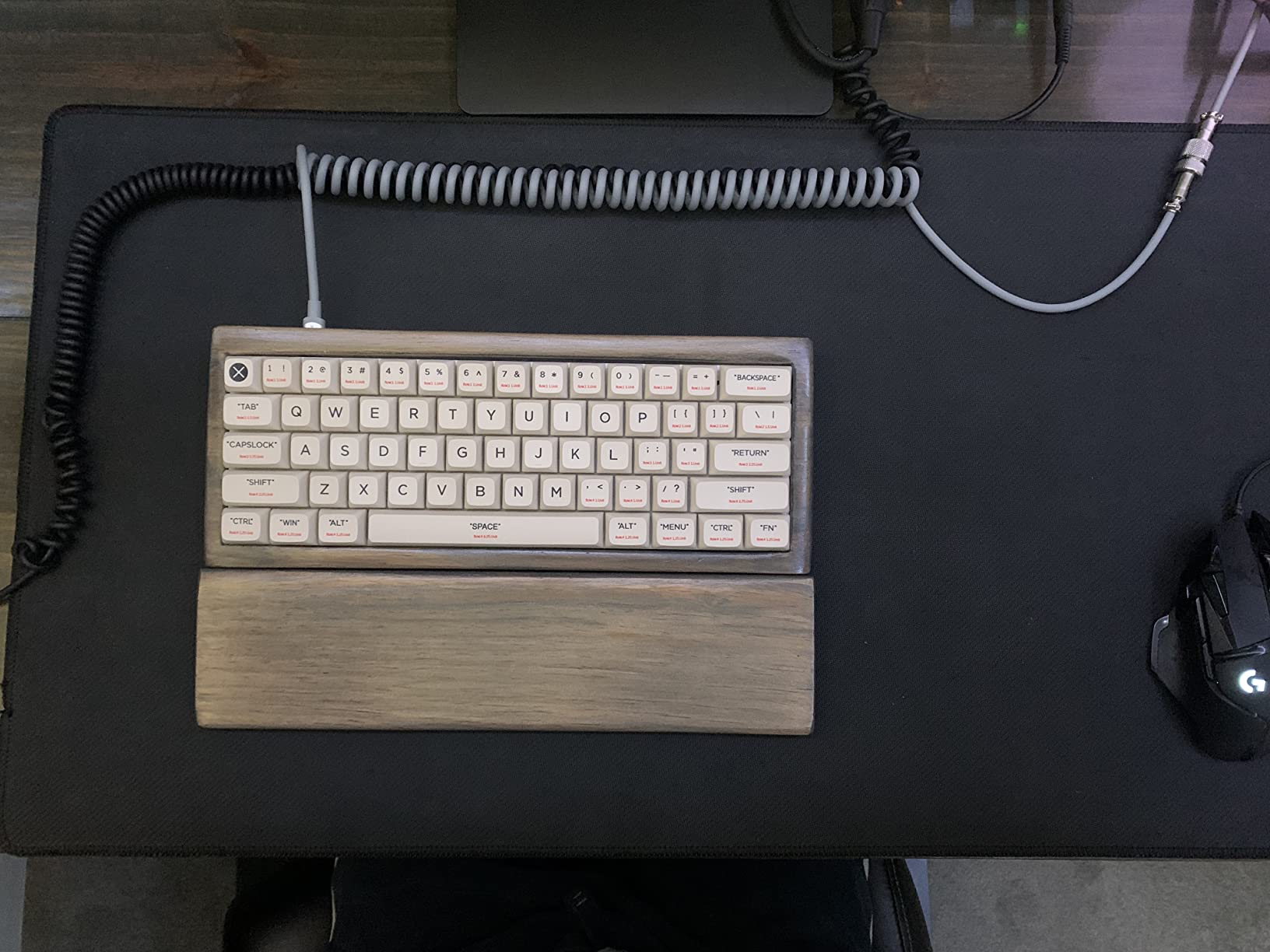 RK ROYAL KLUDGE RK61 60% Gaming Keyboard, Wired RGB Mechanical Keyboard with No-Conflict 61 Keys, Hot Swappable PC Game Keyboards for Windows Mac, Quiet Red Switch-White customer photo 2