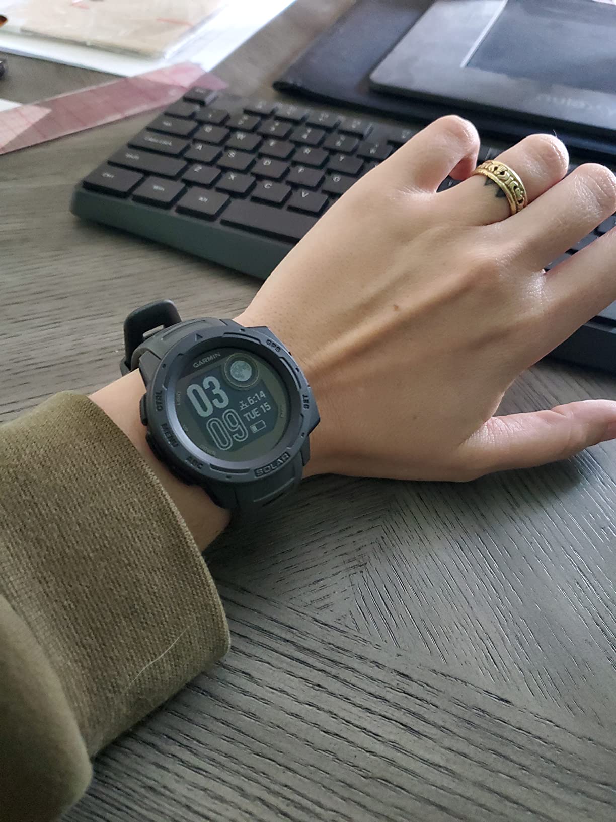 Garmin Instinct Solar, Rugged Outdoor Smartwatch with Solar Charging Capabilities, Built-in Sports Apps and Health Monitoring, Graphite customer photo 1