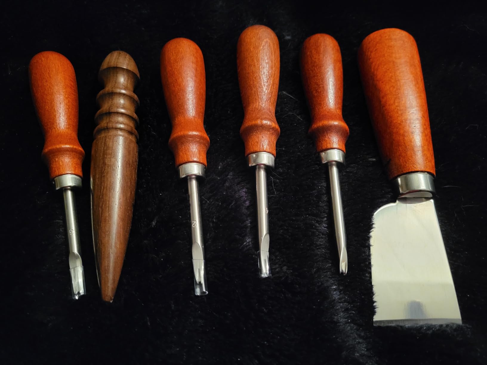 Honoson 6 Piece Leather Craft Tool Set - Includes 4 Edge Beveler, Cutting Knife, Skiving Knife, and Sandalwood Burnisher (1.5 Mm, 1.2 Mm, 1.0 Mm, 0.8 Mm) customer photo 1