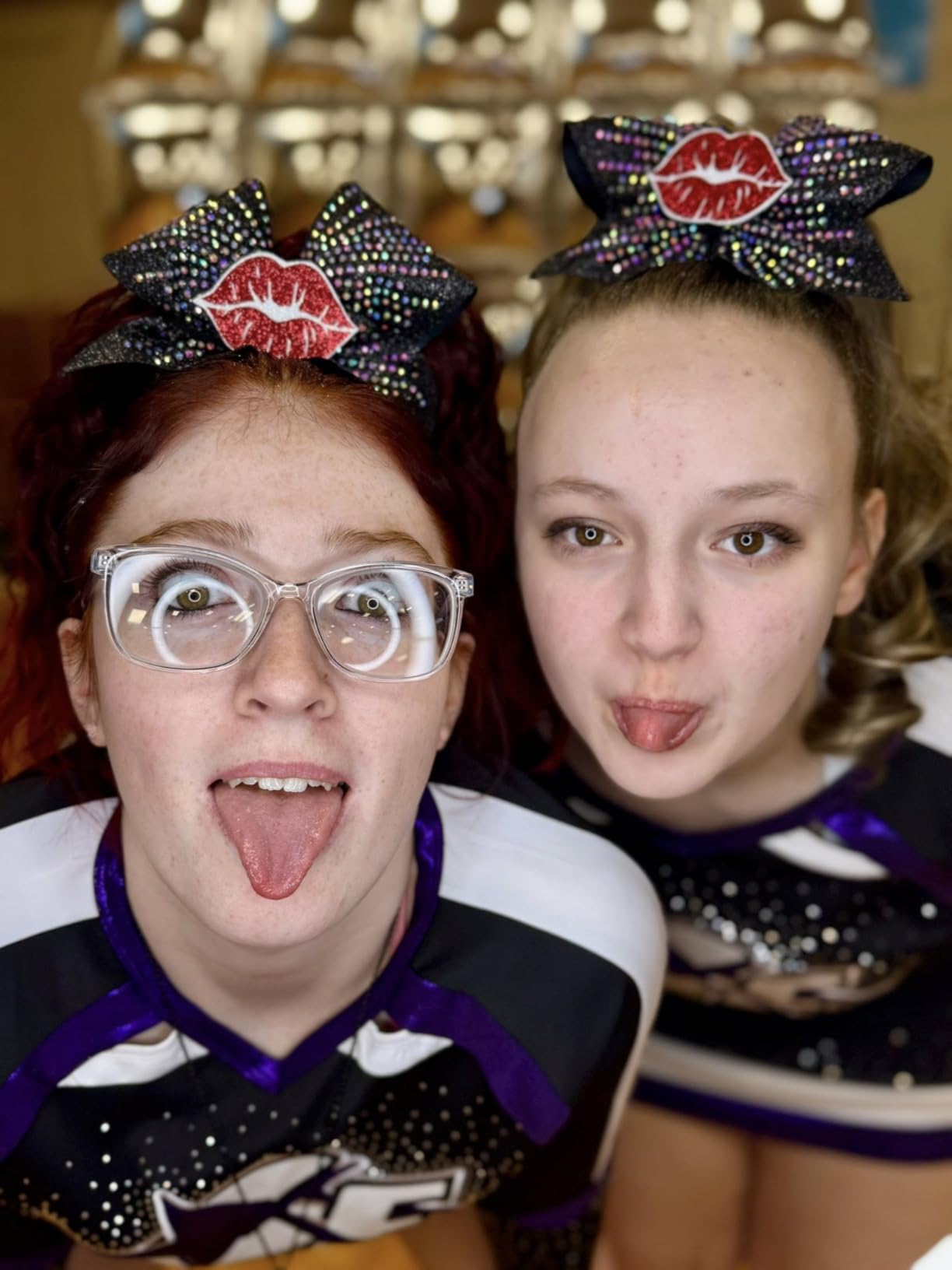 Sensyne 10'' Ring Light with 50'' Extendable Tripod Stand, LED Circle Lights with Phone Holder for Live Stream/Makeup/YouTube Video/TikTok, Compatible with All Phones customer photo 1