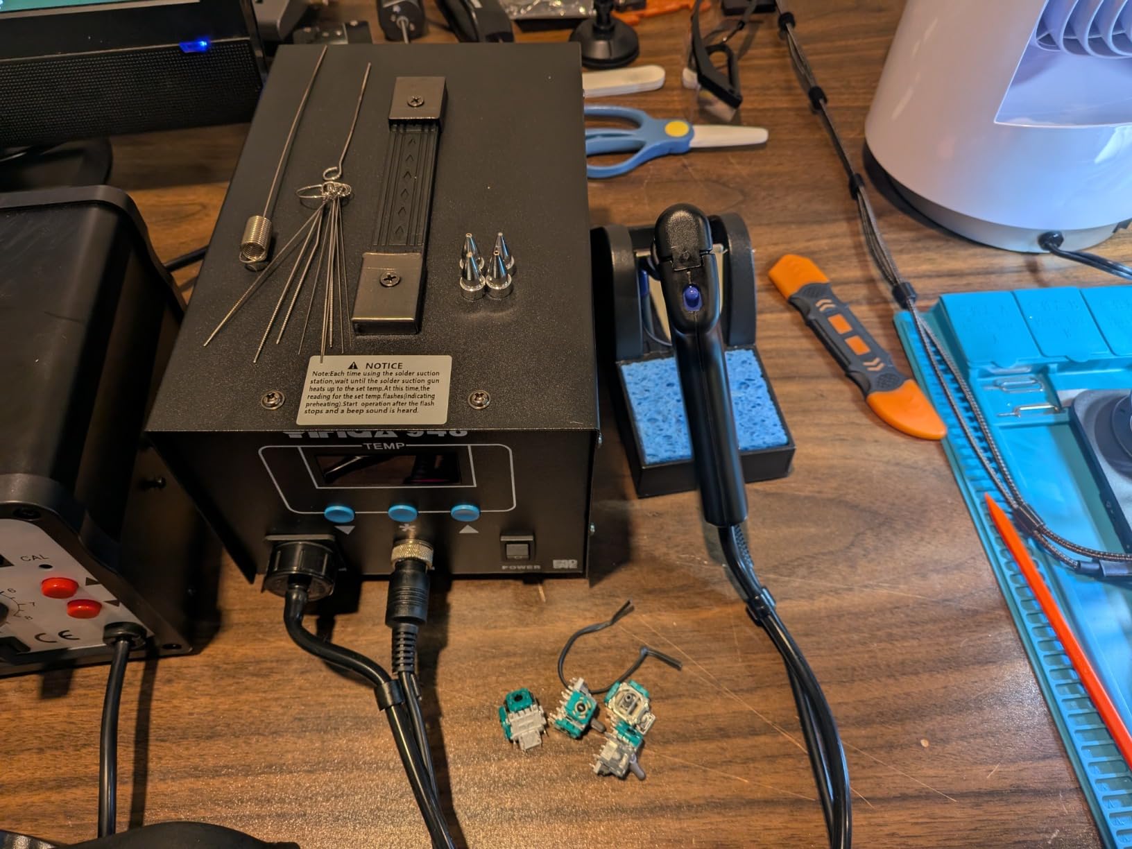 YIHUA 948 Standard Desoldering Station, 80W, with Auto Shutoff, Variable Precise Temperature (716°F ~ 896°F), ºC/°F display, Sleep Function and More. customer photo 1