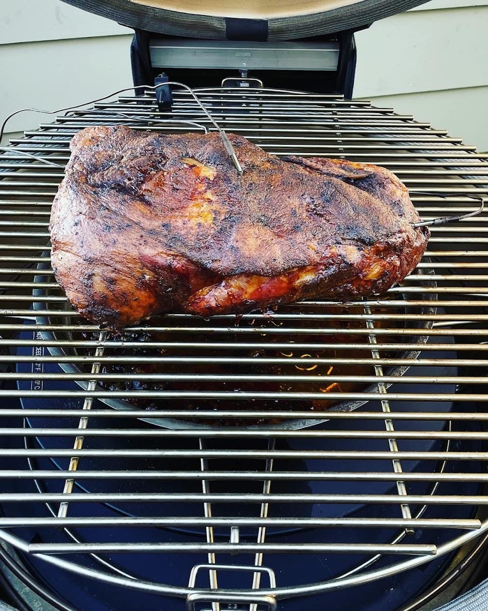 Kamado Joe Big Joe Series III 24-inch Ceramic Charcoal Grill and Smoker with Premium Cart, SloRoller Insert and 450 Cooking Square Inches in Red, Model KJ15041021 customer photo 1