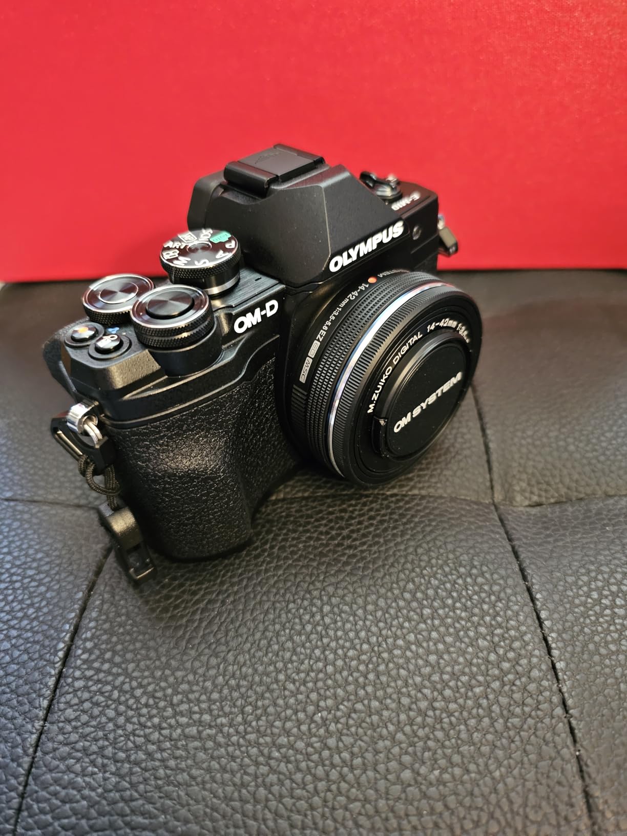 OM SYSTEM Olympus E-M10 Mark IV Silver Micro Four Thirds System Camera M.Zuiko Digital ED 14-42mm F3.5-5.6 EZ kit 20MP Sensor 5-Axis Image Stabilization 4K Video Wi-Fi customer photo 1