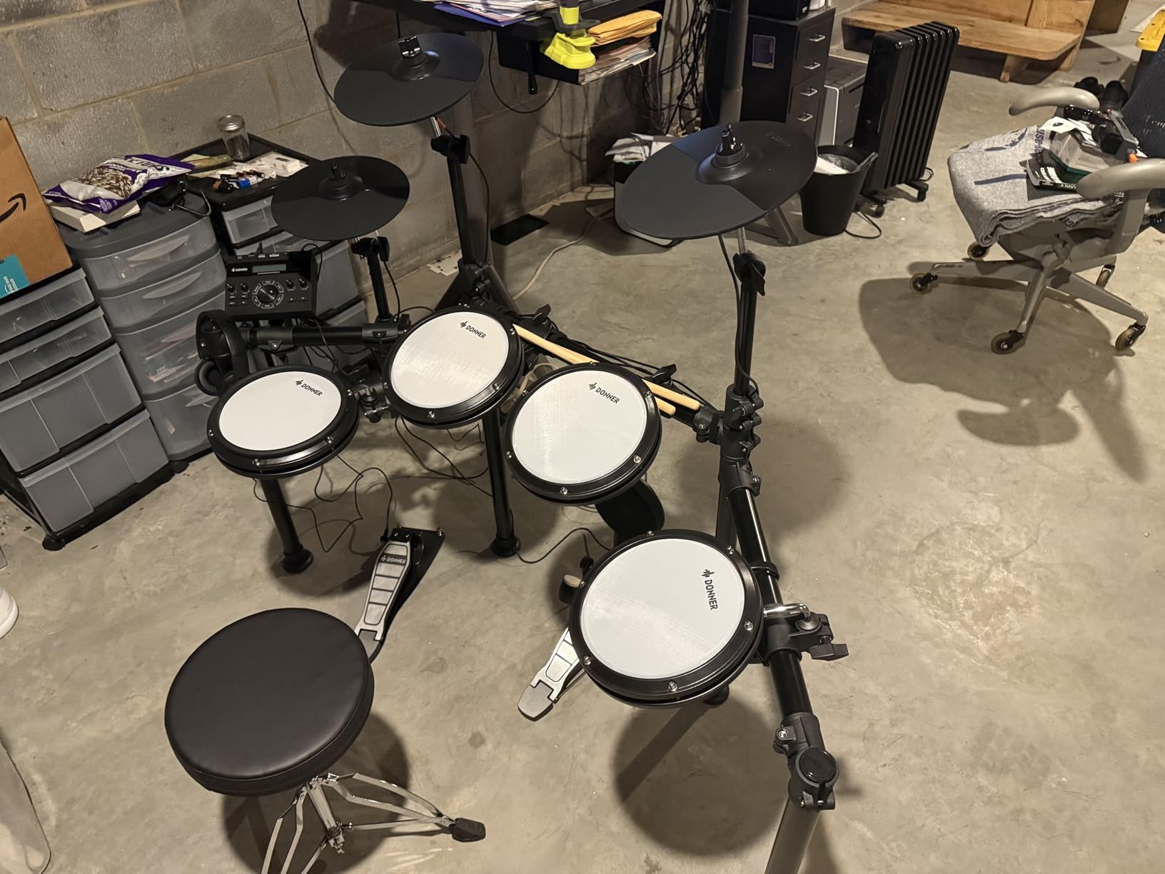 Donner DED-200 Electronic Drum Sets with Quiet Mesh Drum Pads, 2 Cymbals w/Choke, 31 Kits and 450+ Sounds, Throne, Headphones, Sticks, USB MIDI customer photo 2