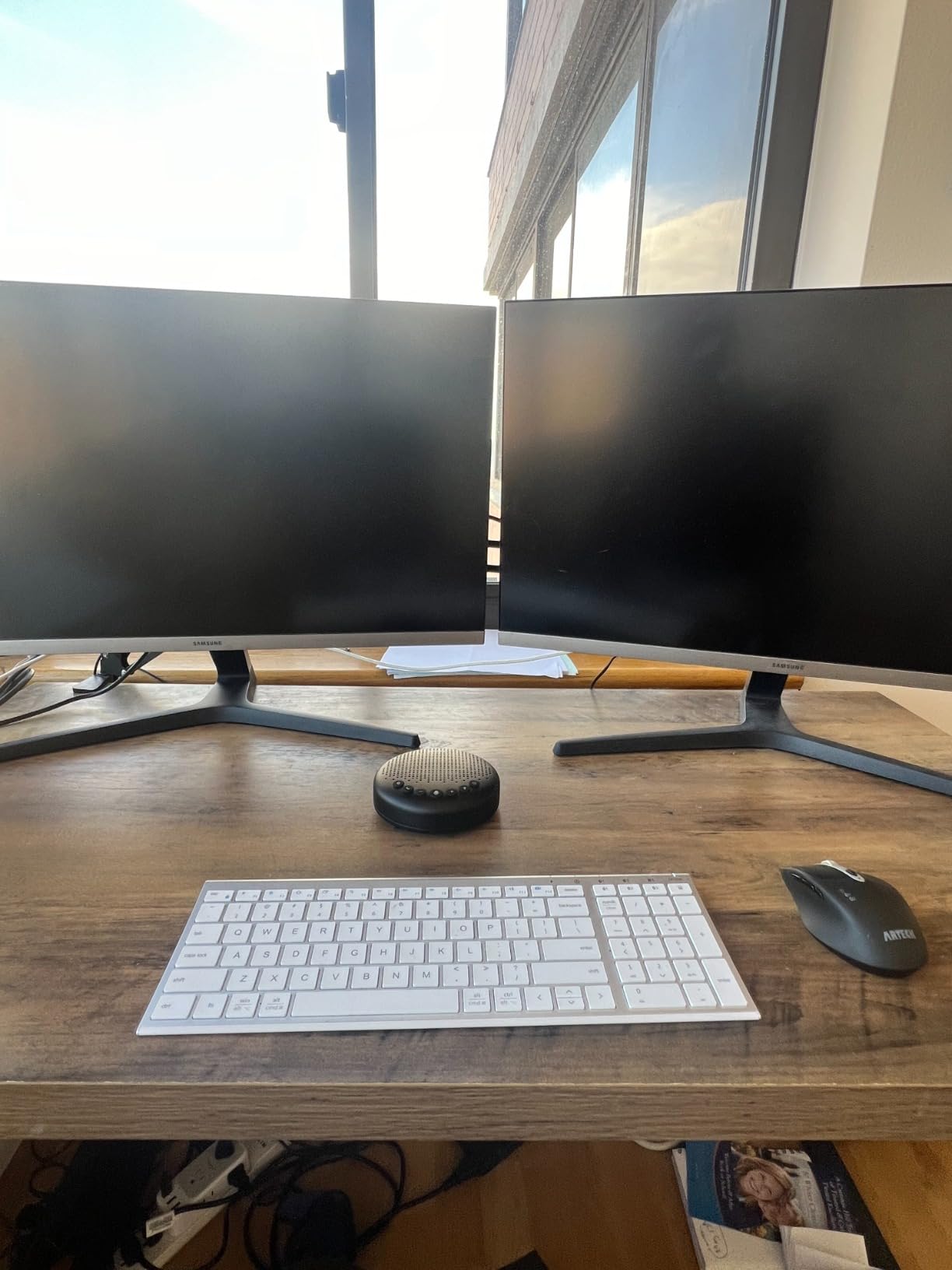 EMEET Conference Speaker and Microphone Luna 360° Voice Pickup w/Noise Reduction/Mute/Indicator USB Bluetooth Speakerphone w/Dongle for 8 People Daisy Chain for 16 Compatible with Leading Software customer photo 1