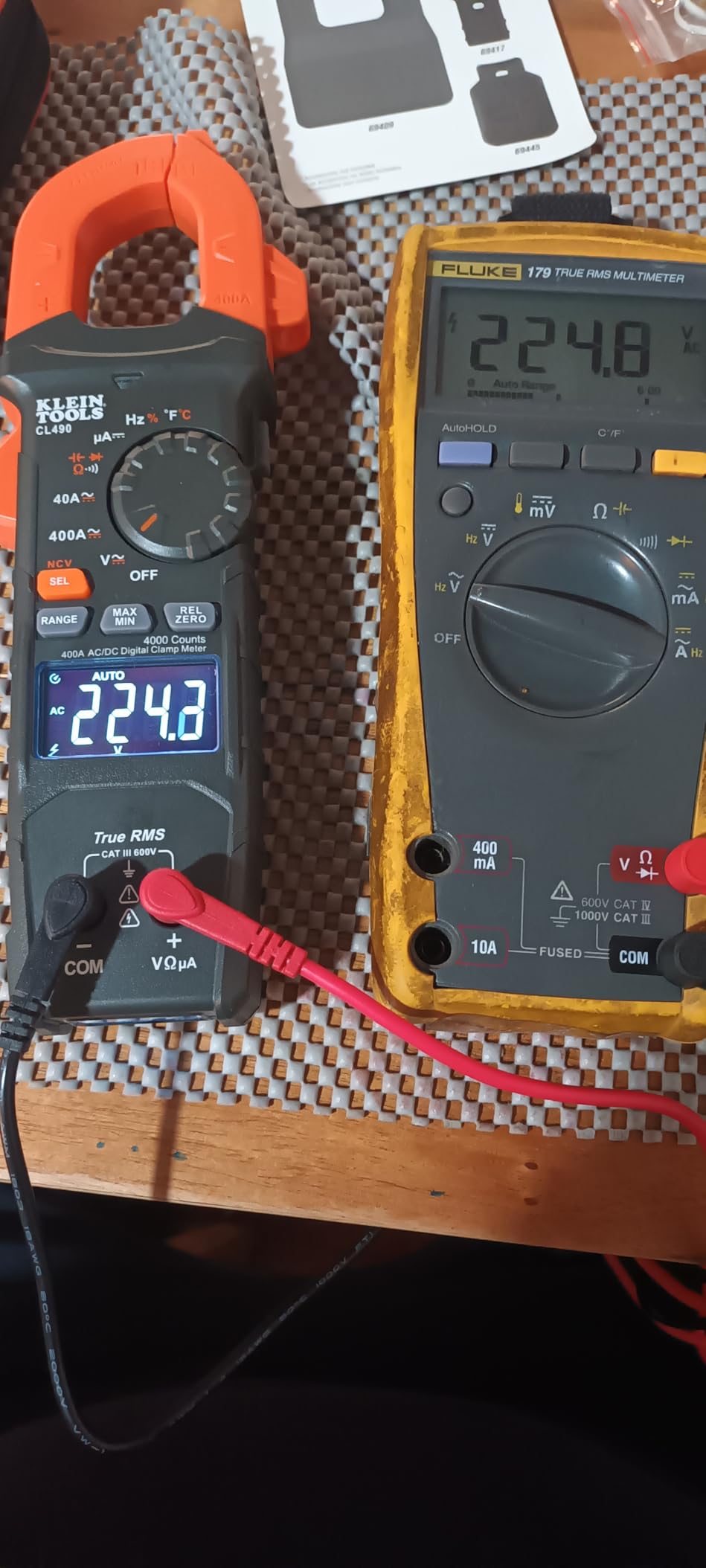 Klein Tools CL390 AC/DC Digital Clamp Meter, Auto-Ranging, 400 Amp, NCVT Tester, Hi-Viz LCD Display, TRMS, Continuity Resistance, Temperature and More customer photo 1