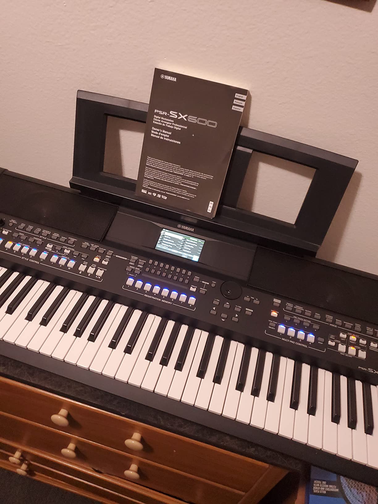 Yamaha PSR-SX600 61-Key Arranger Keyboard, Multiple Styles and Voices, Assignable Live Control Knobs, Black customer photo 2