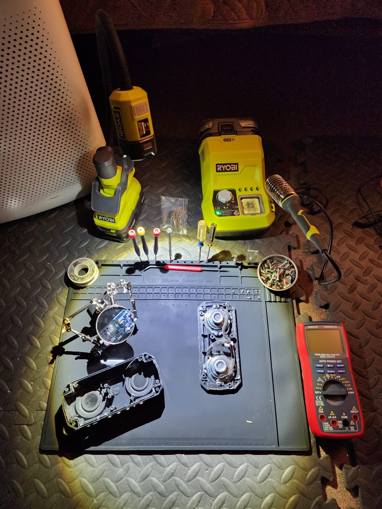 Premium Heat Resistant 932°F Anti Static Mat, HPFIX ESD Mat with Grounding Wire, Grounding Plug, and ESD Wristband, Silicone Soldering Repair Mat for Computer, PC Building, Electronics customer photo 2