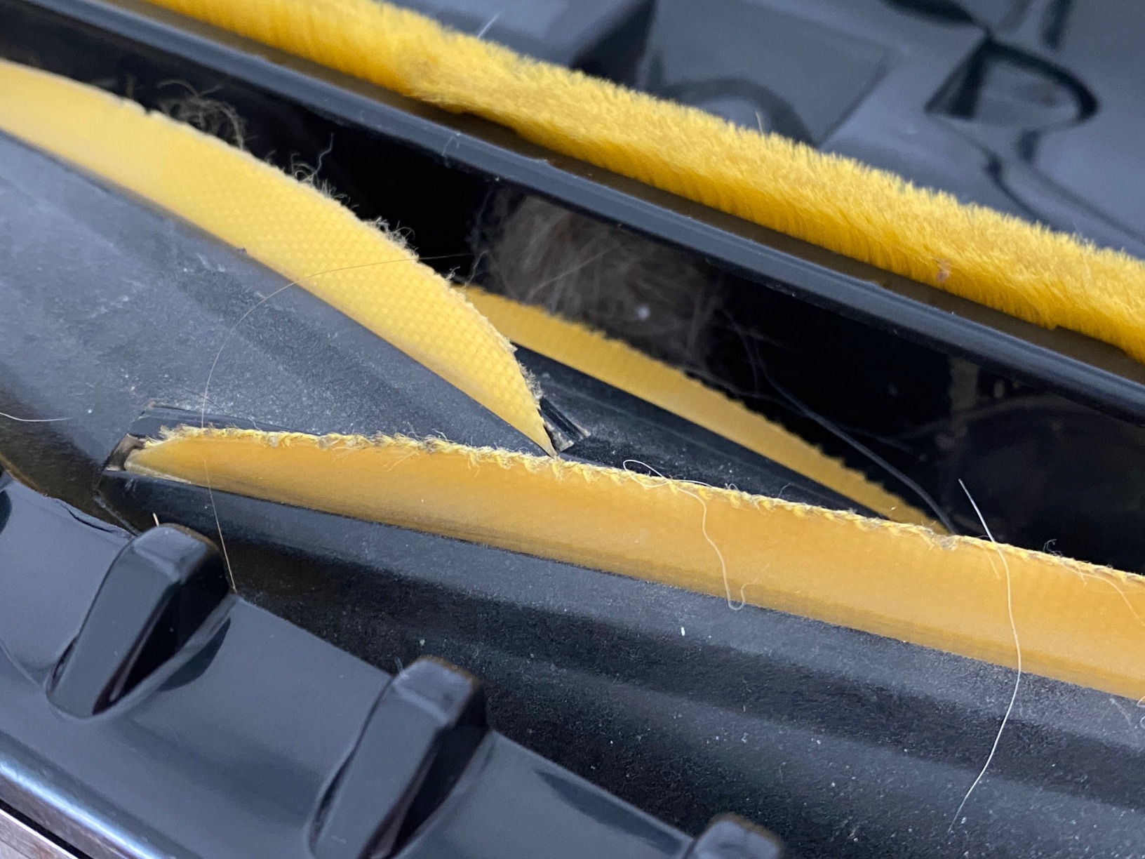 Shark Cordless Vacuum Cleaner with HEPA Filter, Lightweight, Portable, Rechargeable, Powerful Pet Hair Pickup, Removable Handheld, Crevice Tool, Dusting Brush, 50-min Runtime, Blue, IZ363HT customer photo 2