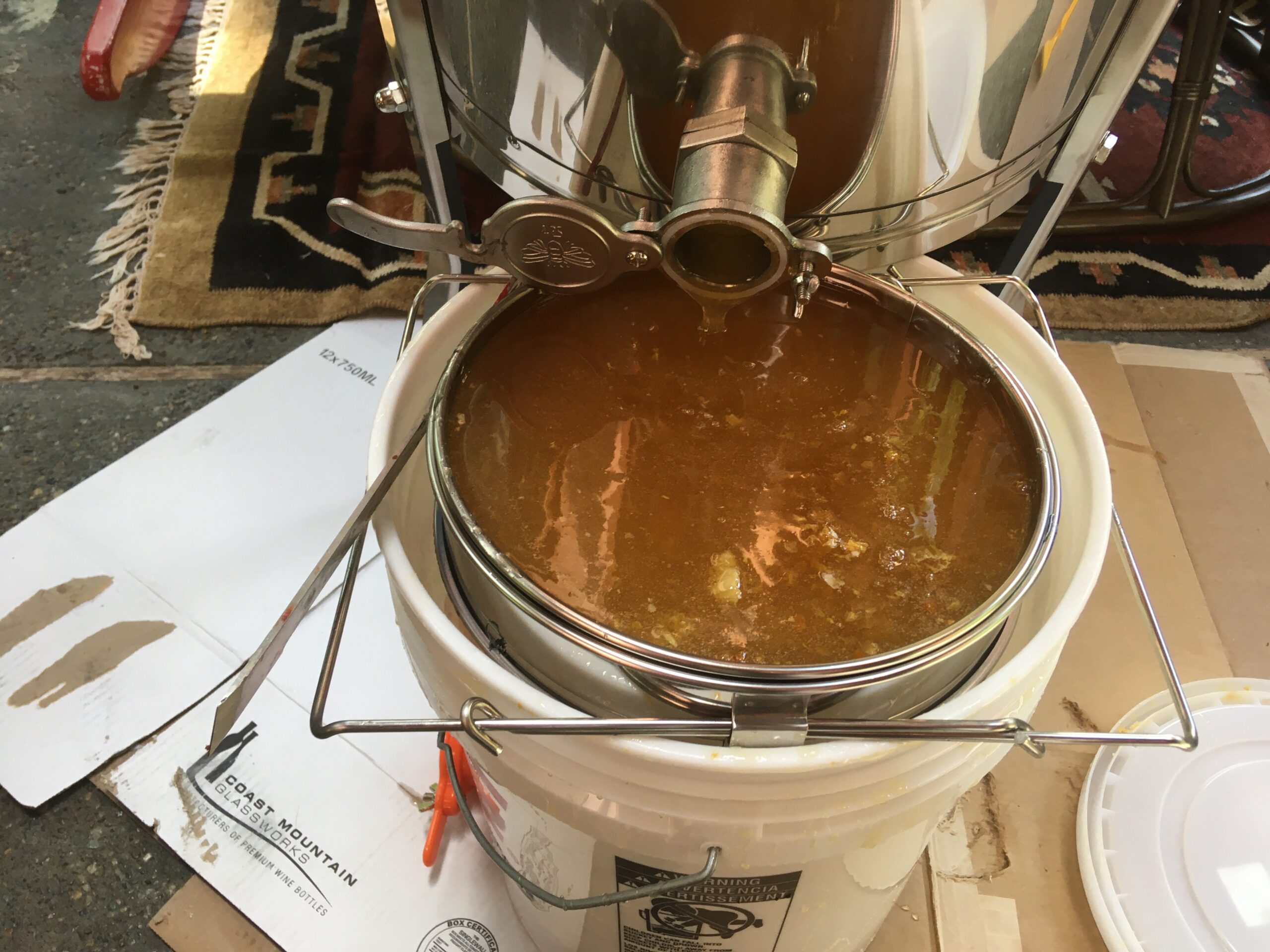 VINGLI 3 Frames Manual Honey Extractor Separator, Food Grade Stainless Steel Honeycomb Spinner Drum Crank By Hand With Adjustable Height Stands, Beekeeping Pro Extraction Apiary Centrifuge Equipment customer photo 1